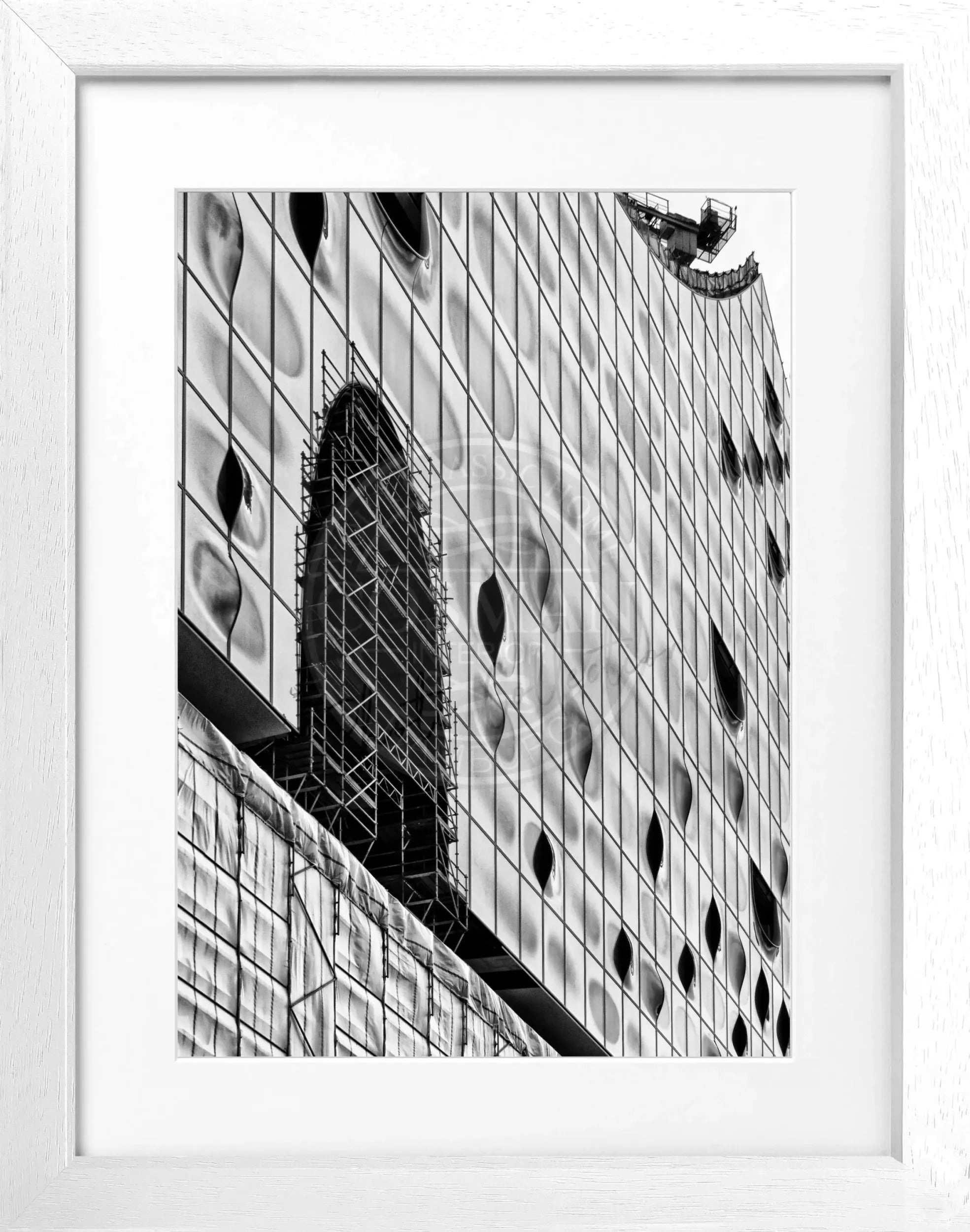 Schwarz-weiß Poster mit Rahmen von Hamburg Elphi, 25x31cm, von Cosman-Photocollection, urbanes Stadtbild in modernem Design