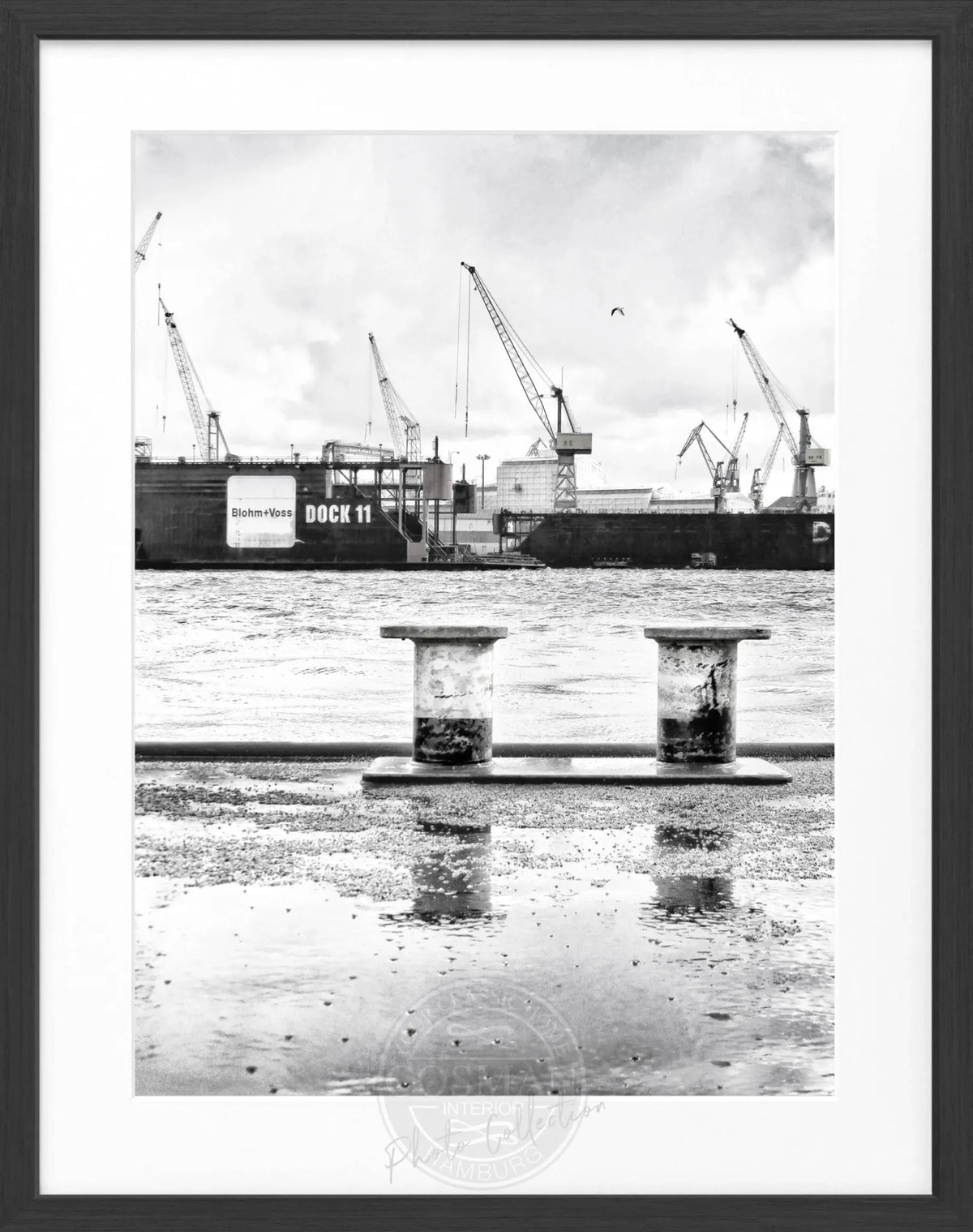 Schwarz-weiß Hamburg Hafen Poster mit Rahmen, Motiv Dock 11, von Cosman-Photocollection, 25x31 cm, Wanddekoration