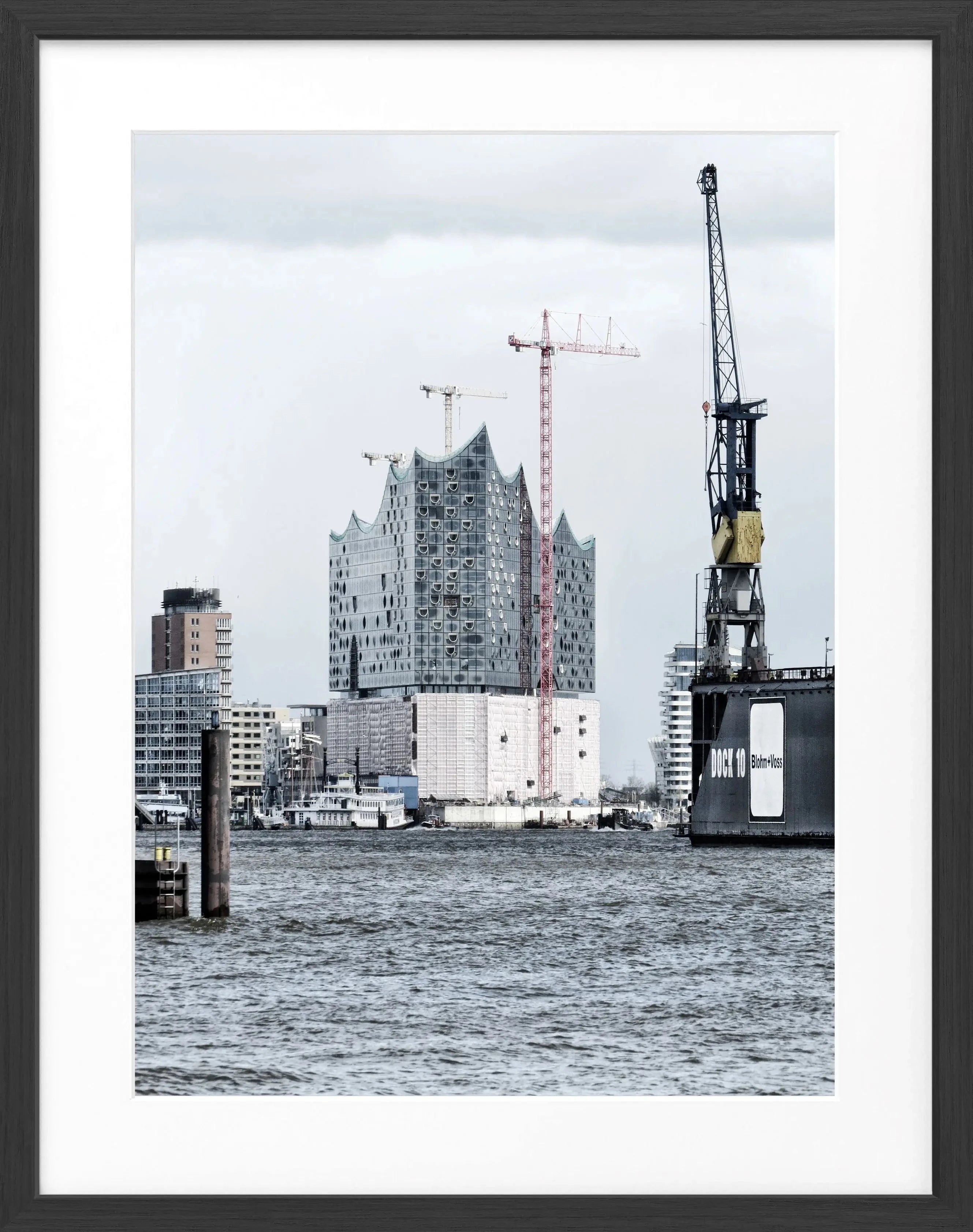 Schwarz-weiß Poster mit Rahmen, Hamburg Hafen Elphi, von Cosman-Photocollection, 25x31 cm, maritime Stadtansicht