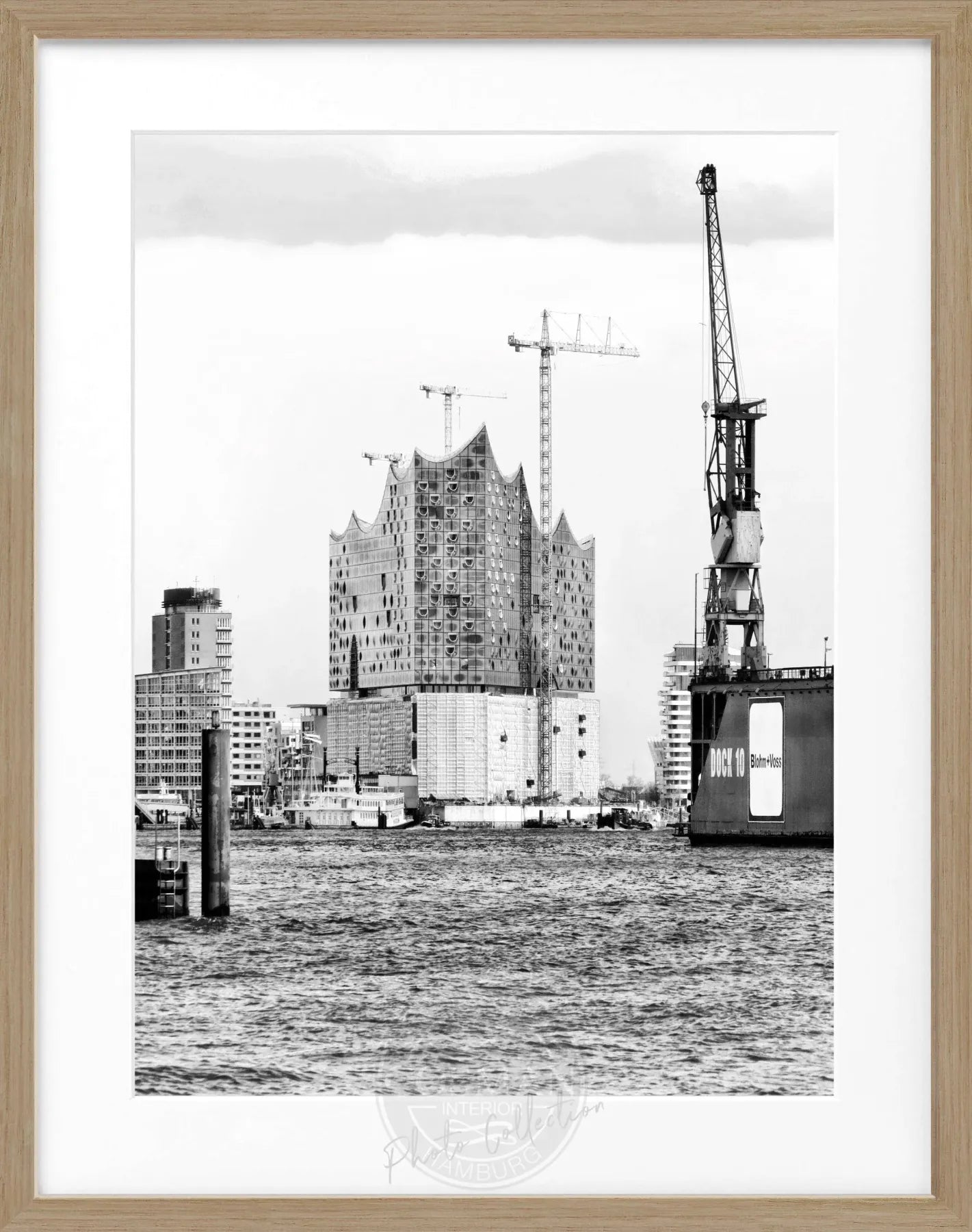 Schwarz-Weiß-Poster mit Rahmen, Hamburg Hafen Elphi, von Cosman-Photocollection, 25x31cm, maritime Stadtansicht