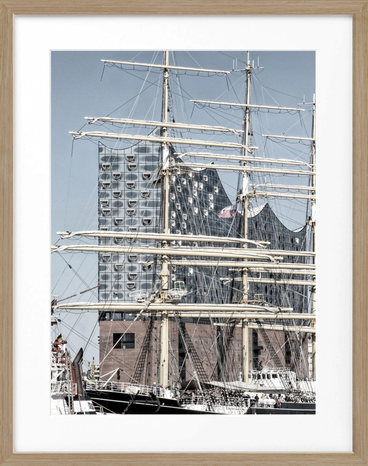 Schwarz-weiß Poster mit Rahmen, Hamburg Hafen Elphi, von Cosman-Photocollection, 25x31 cm, maritimes Motiv