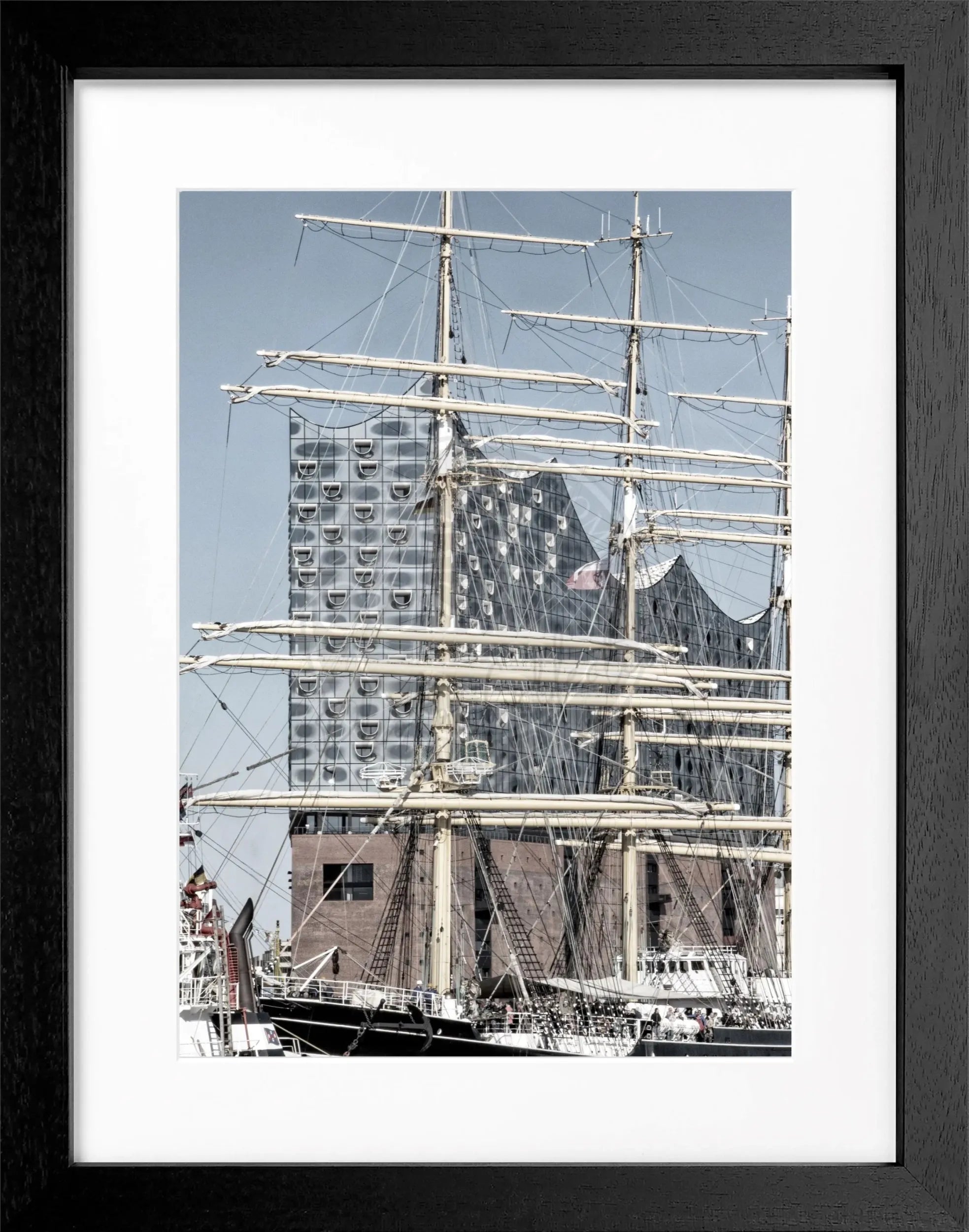 Schwarz-weiß Poster mit Rahmen, Hamburg Hafen Elphi, von Cosman-Photocollection, 25x31 cm, maritimes Motiv