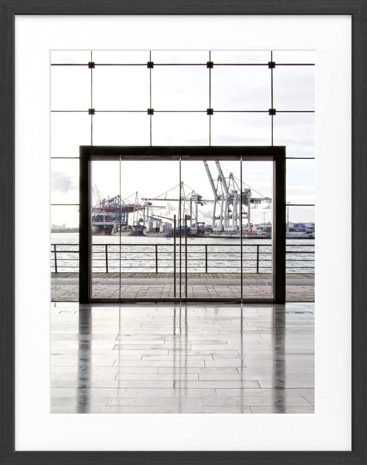 Schwarz-weiß Poster mit Rahmen, Hamburg Hafen, Cosman-Photocollection, 25x31cm, maritimes Stadtmotiv