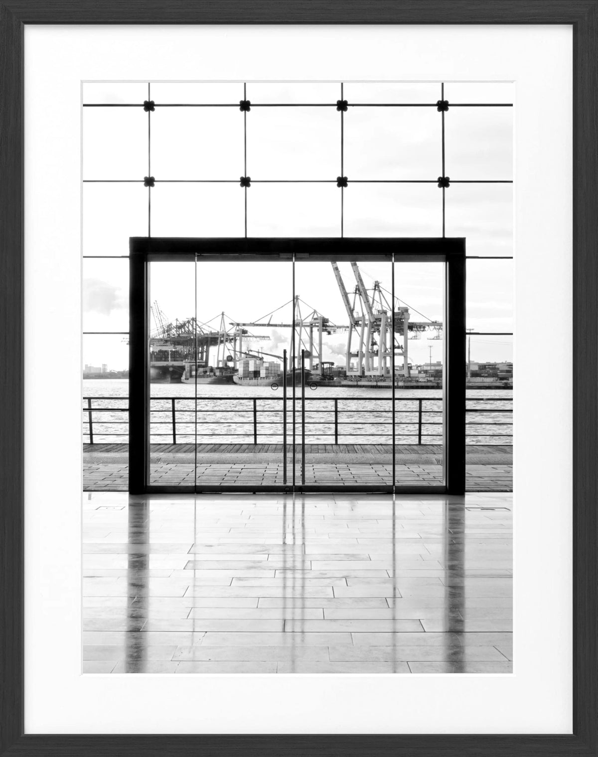 Schwarz-weiß Poster mit Rahmen, Hamburg Hafen, 25x31 cm, von Cosman-Photocollection, maritime Stadtansicht