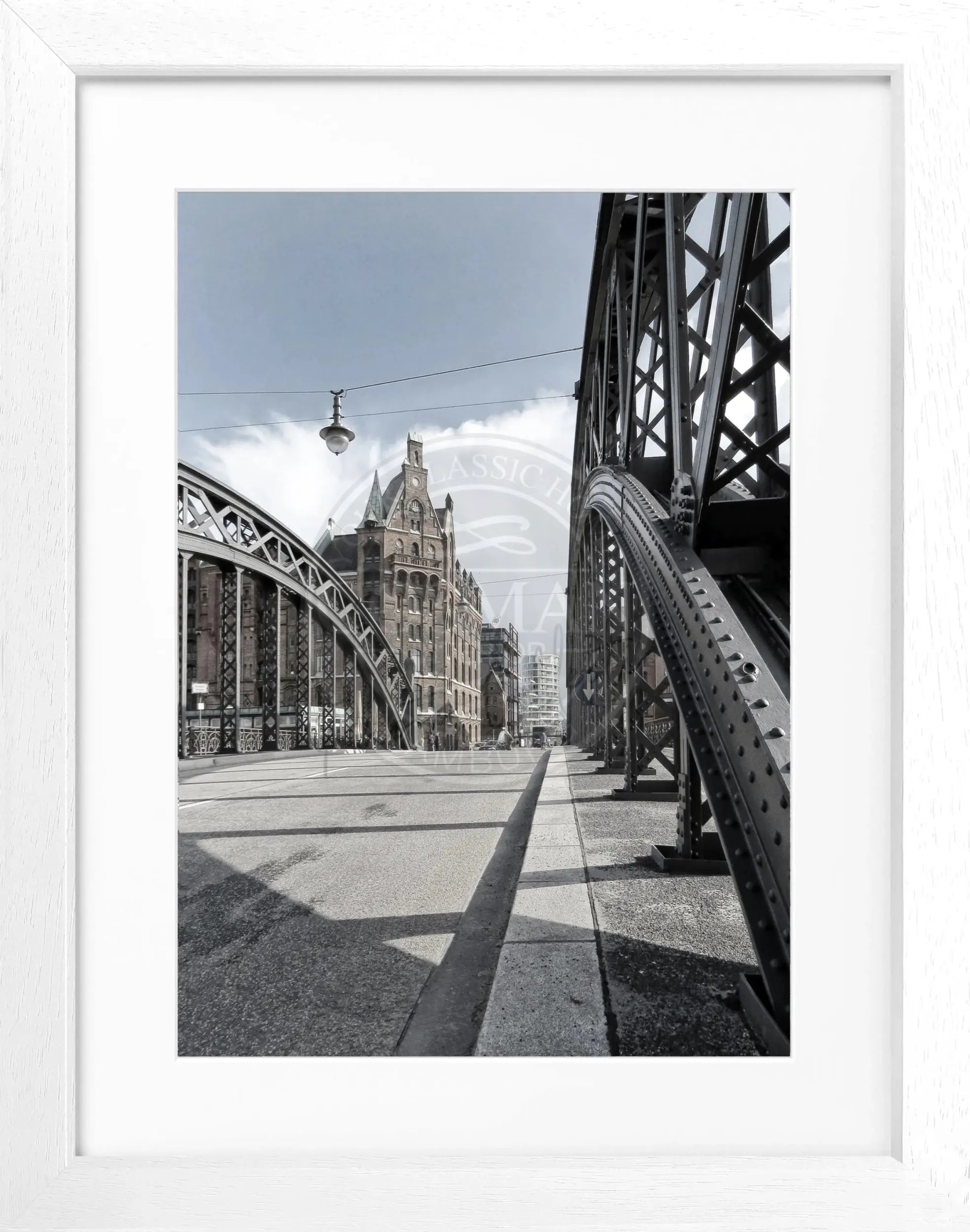 Schwarz-weiß Poster mit Rahmen von Hamburg Speicherstadt, 25x31cm, von Cosman-Photocollection, Stadtansicht in Schwarz-Weiß
