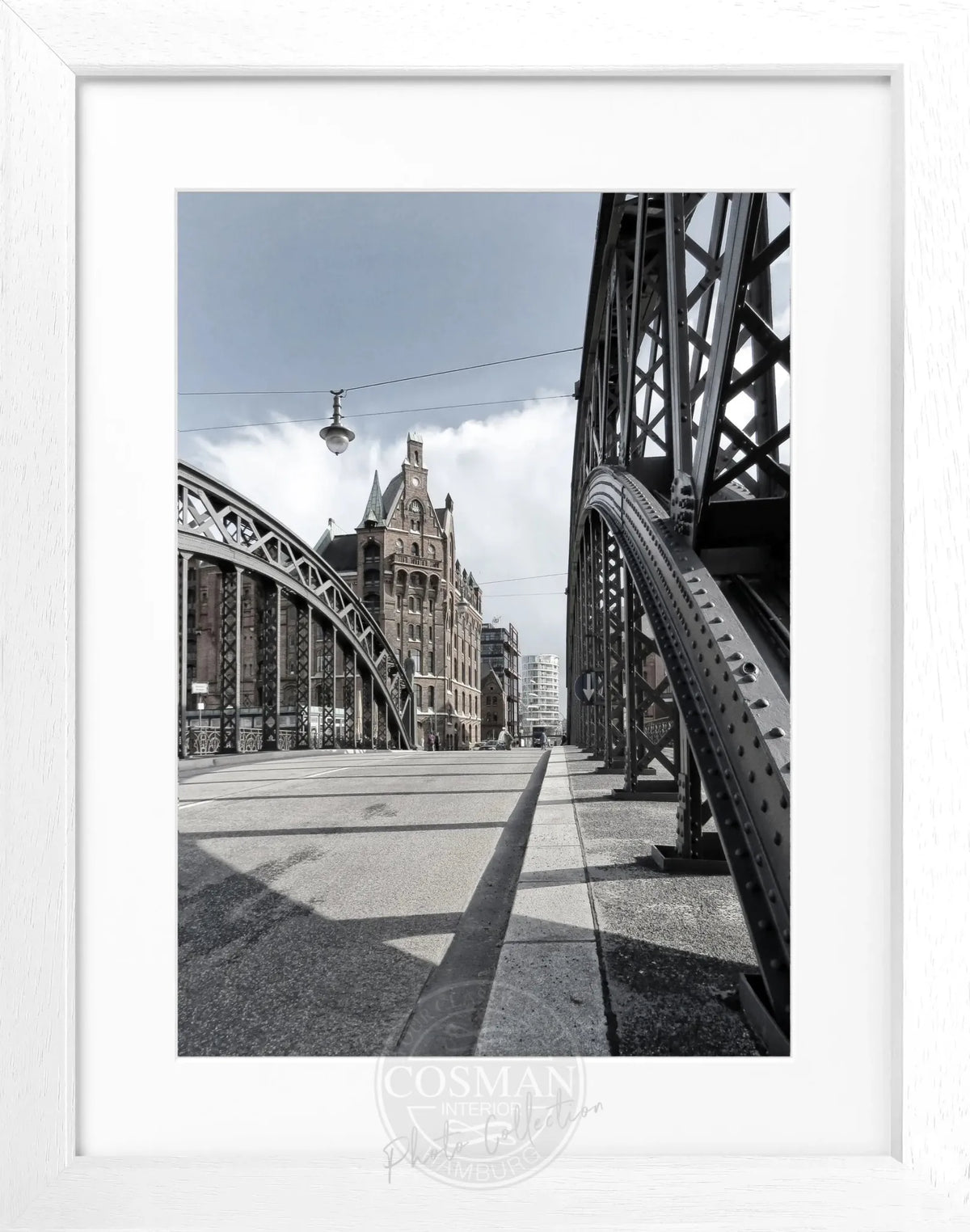 Schwarz-weiß Poster mit Rahmen von Hamburg Speicherstadt, 25x31cm, von Cosman-Photocollection, Stadtansicht in Schwarz-Weiß