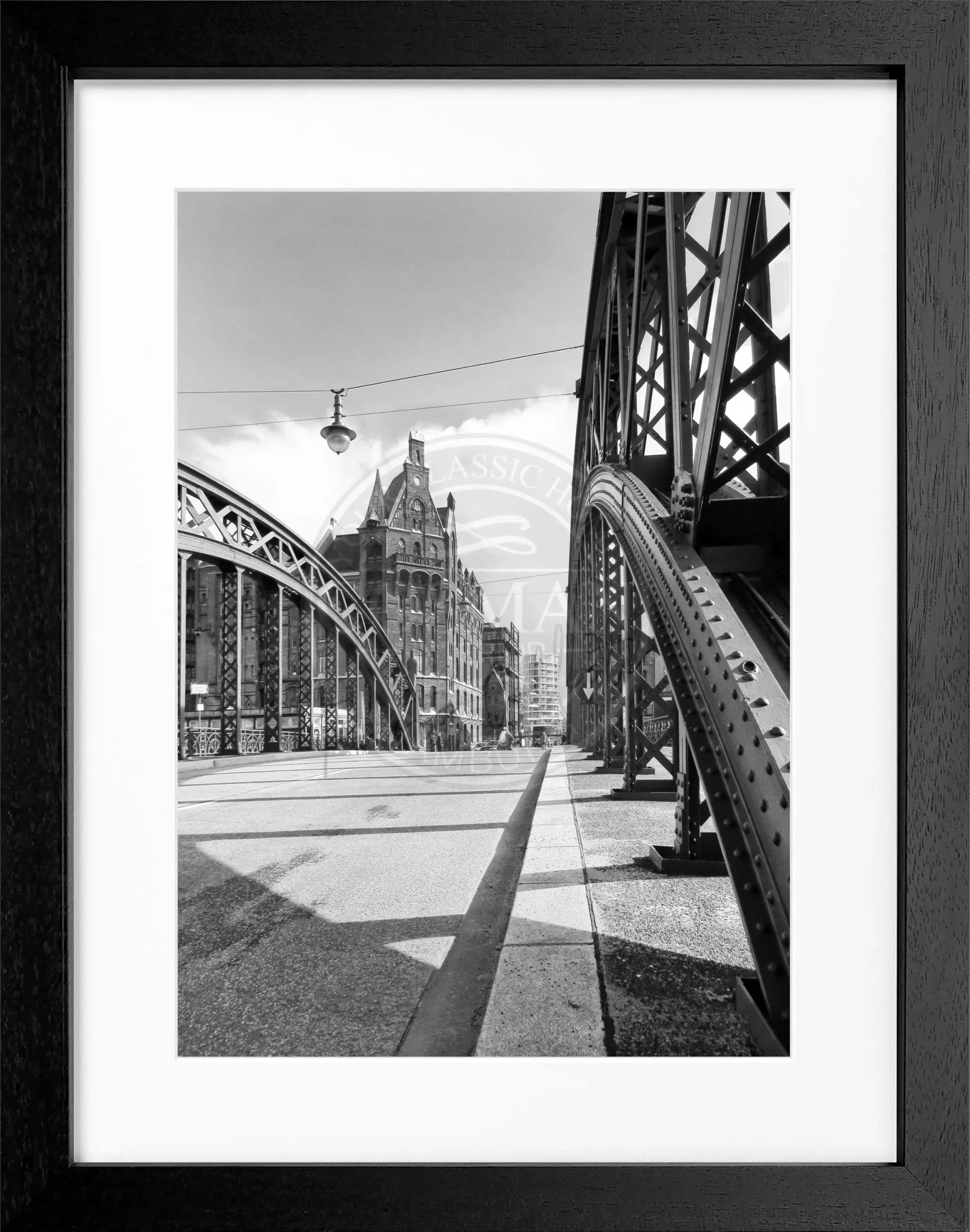 Schwarz-weiß Poster mit Rahmen, Hamburg Speicherstadt Motiv, von Cosman-Photocollection, 25x31 cm