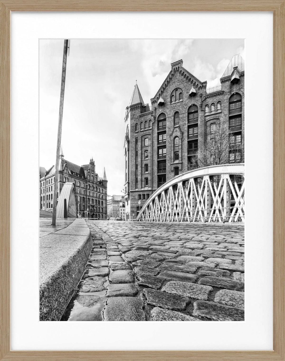 Schwarz-weiß Poster mit Rahmen von Cosman-Photocollection, Hamburg Speicherstadt Motiv, 25x31 cm, Wanddekoration
