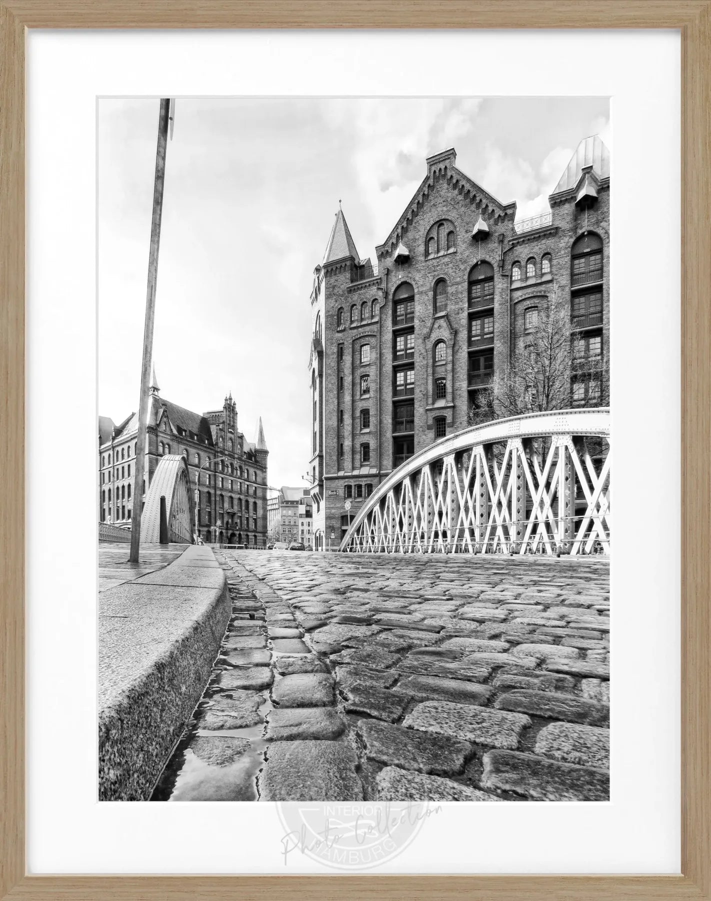 Schwarz-weiß Poster mit Rahmen von Cosman-Photocollection, Hamburg Speicherstadt Motiv, 25x31 cm, Wanddekoration