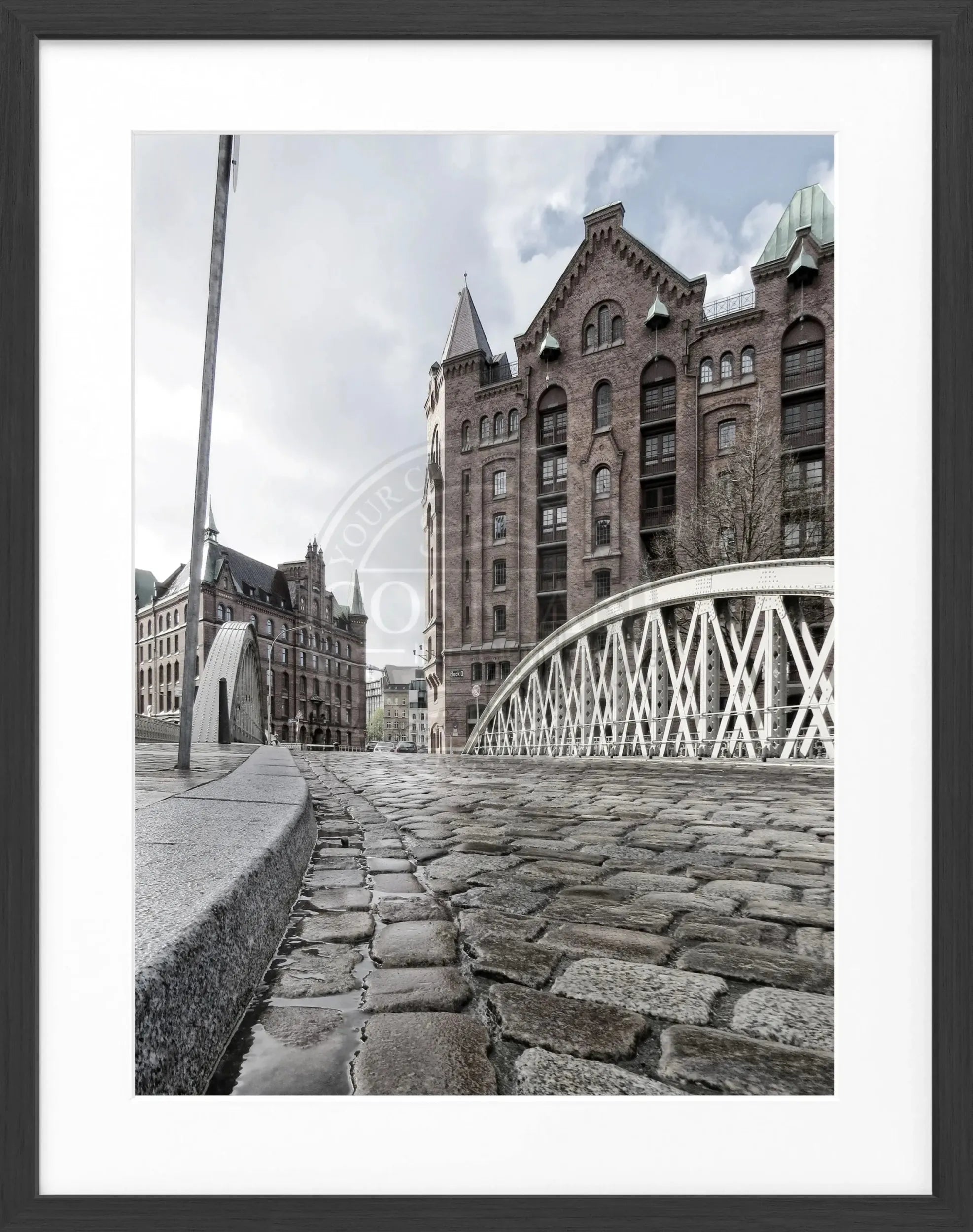 Schwarz-weiß Poster mit Rahmen von Cosman-Photocollection, Hamburg Speicherstadt, Motiv 25x31 cm, dekoratives Wandbild