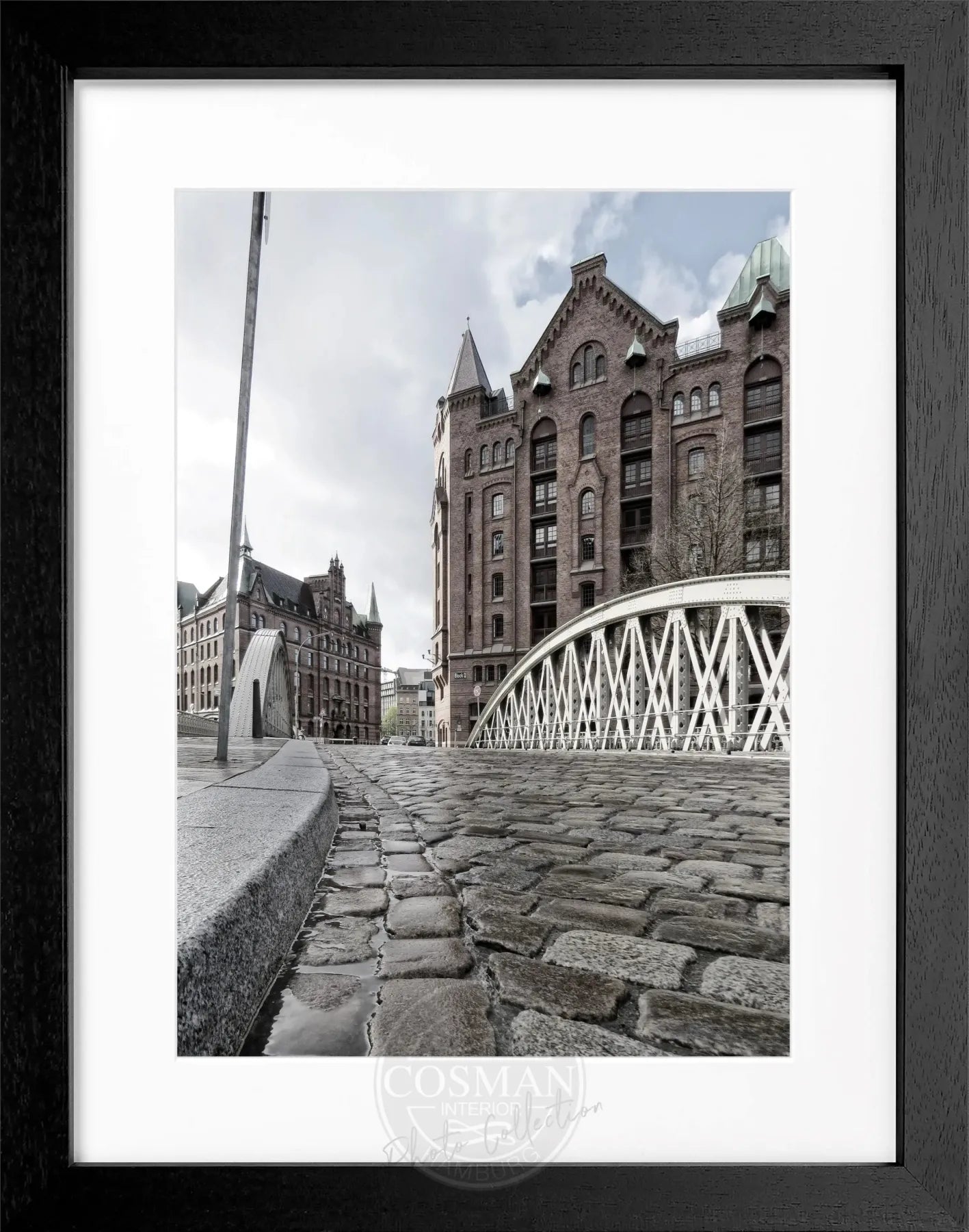 Schwarz-weiß Poster mit Rahmen von Hamburg Speicherstadt, von Cosman-Photocollection, 25x31 cm, stilvolle Wanddekoration