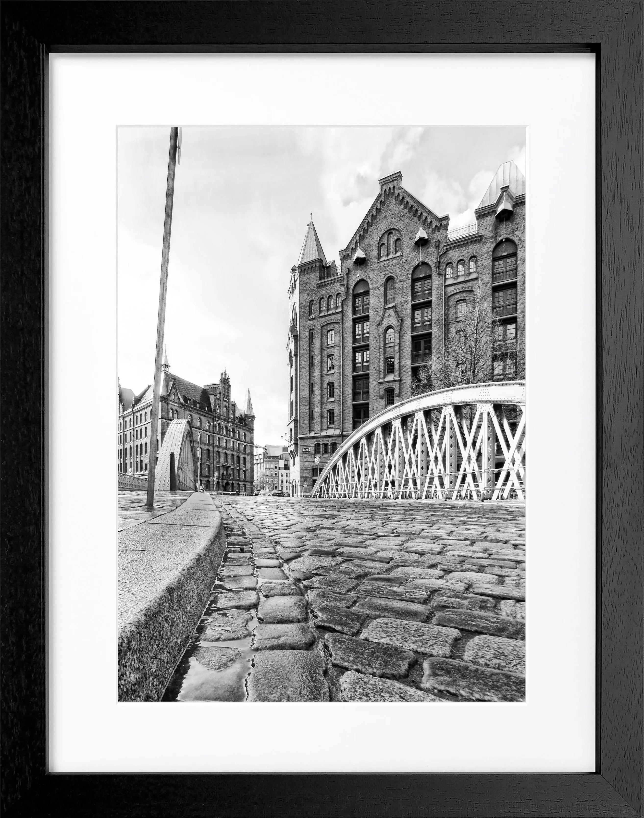 Schwarz-Weiß-Poster der Hamburger Speicherstadt mit Rahmen, von Cosman-Photocollection, 25x31 cm, stilvolle Wanddekoration