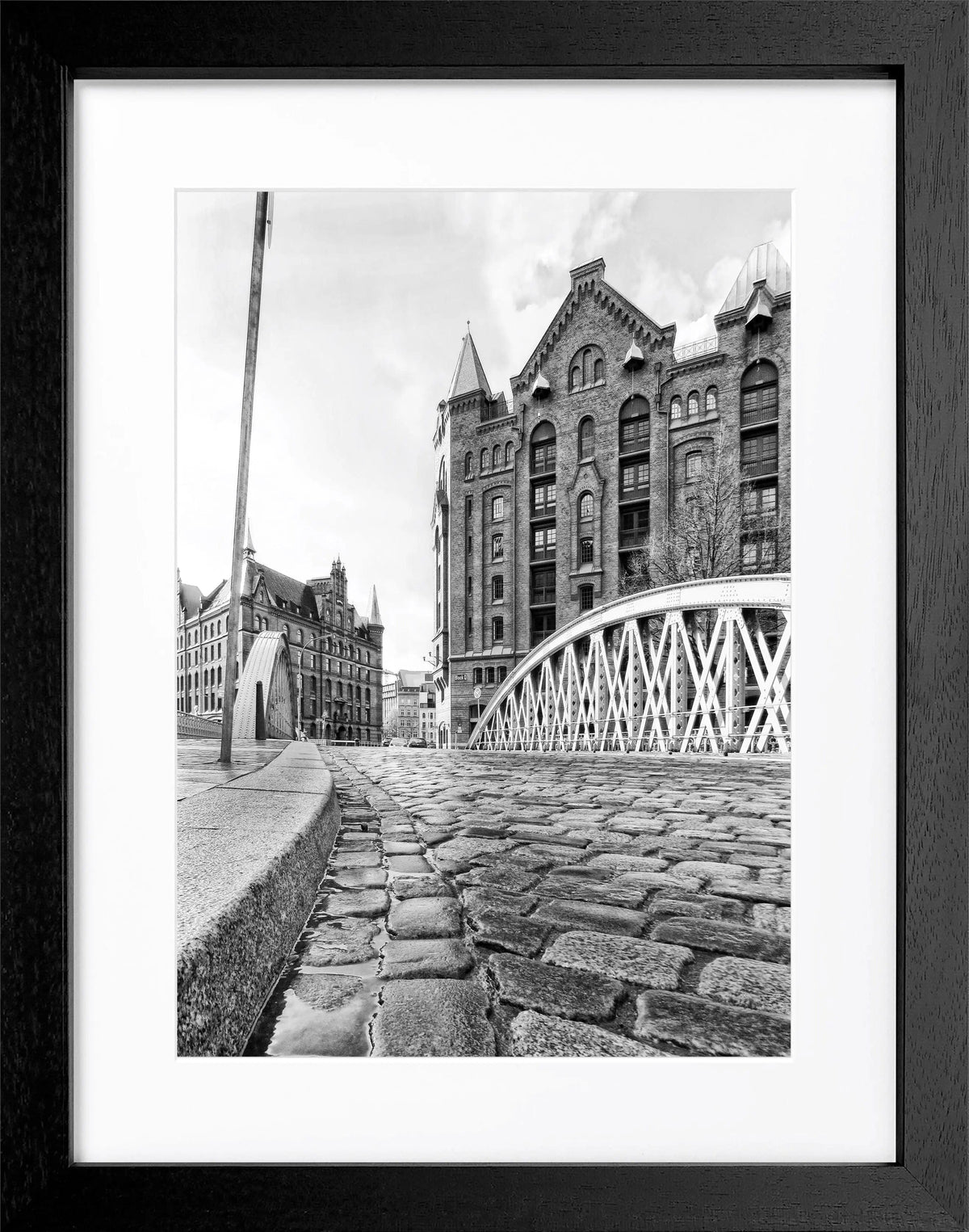 Schwarzweiß-Poster mit Rahmen von Cosman-Photocollection, Hamburg Speicherstadt, 25x31cm, dekoratives Wandbild