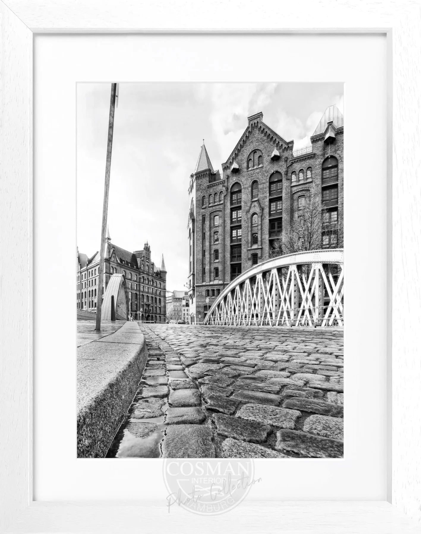 Schwarz-weiß Poster der Hamburger Speicherstadt im Rahmen, von Cosman-Photocollection, 25x31 cm, stilvolle Wanddekoration
