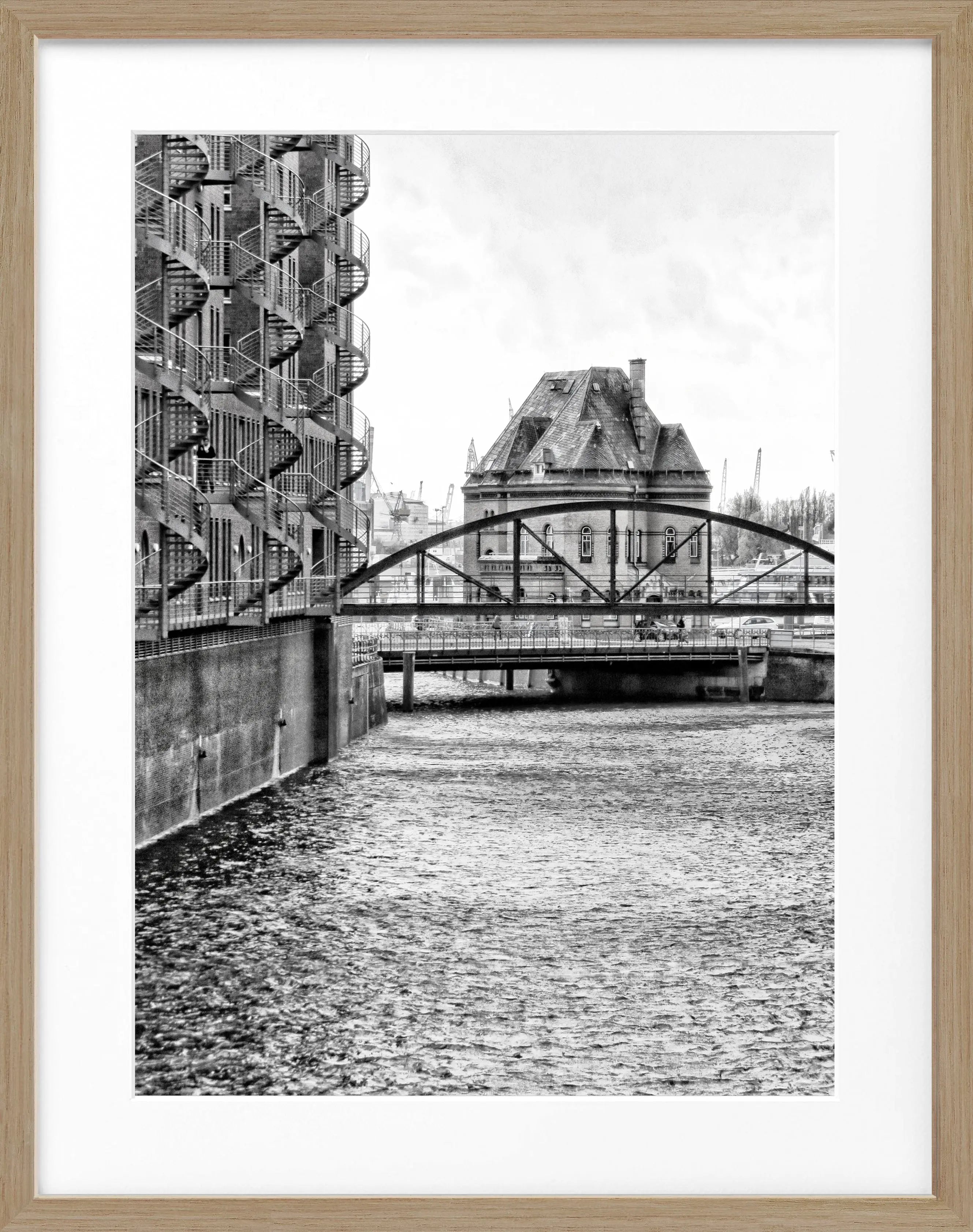 Schwarz-weiß Poster mit Rahmen, Hamburg Speicherstadt Motiv, von Cosman-Photocollection, 25x31 cm, Wanddekoration