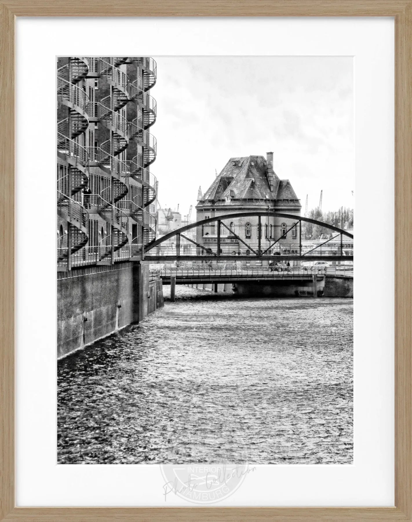 Schwarz-weiß Poster mit Rahmen, Hamburg Speicherstadt Motiv, von Cosman-Photocollection, 25x31 cm, Wanddekoration