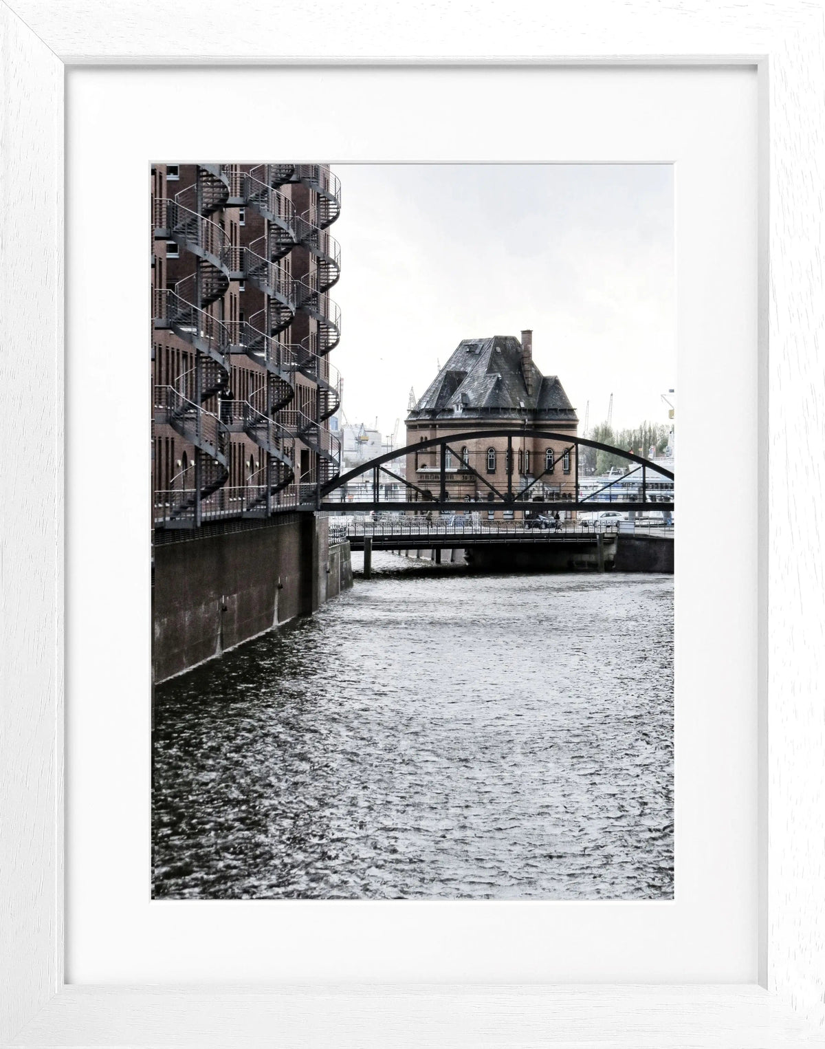 Schwarz-weiß Poster mit Rahmen von Cosman-Photocollection, Hamburg Speicherstadt, 25x31 cm, urbanes Stadtbild, Wanddekoration