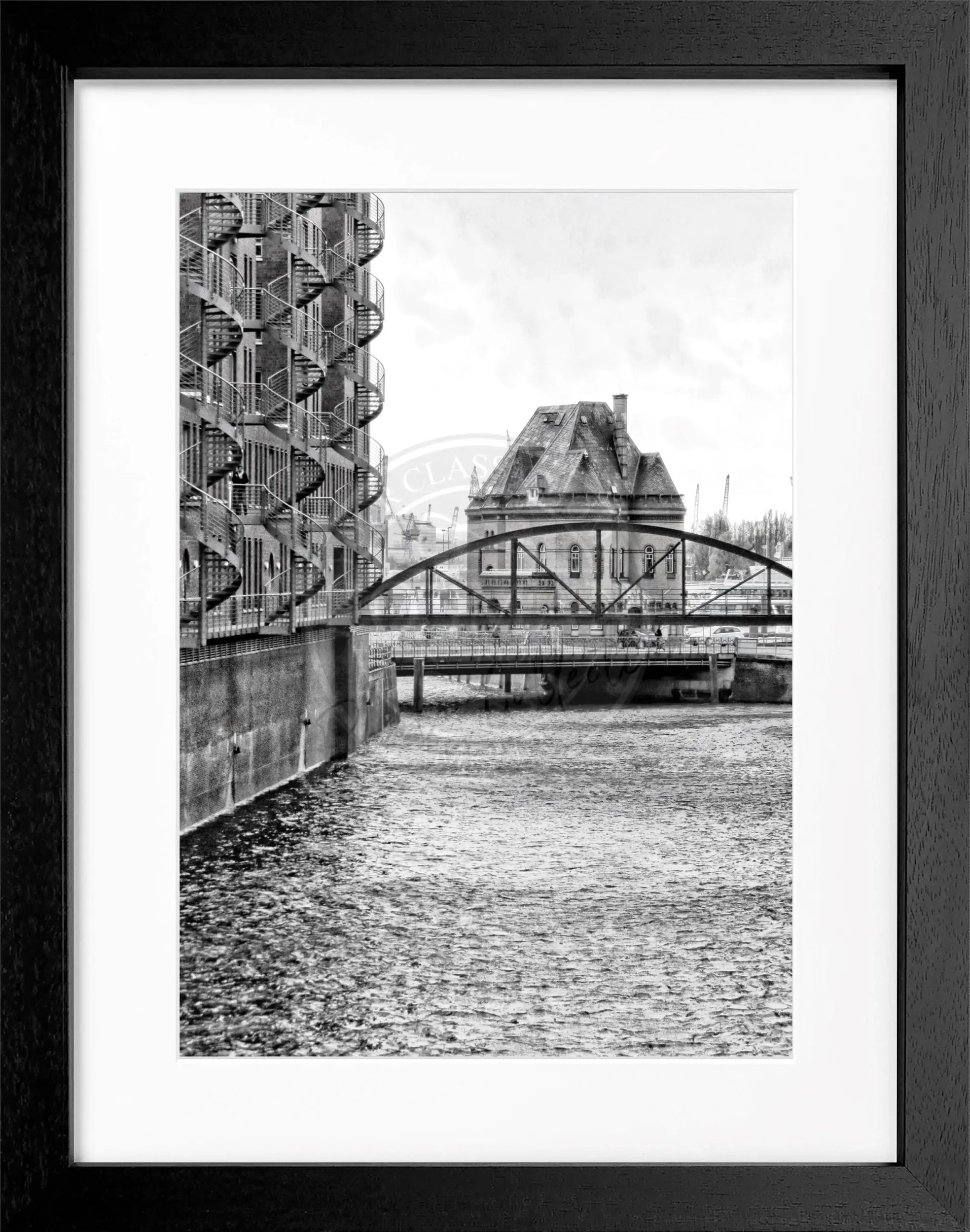 Schwarz-weiß Poster mit Rahmen, Hamburg Speicherstadt, von Cosman-Photocollection, 25x31 cm, fotorealistisches Stadtbild