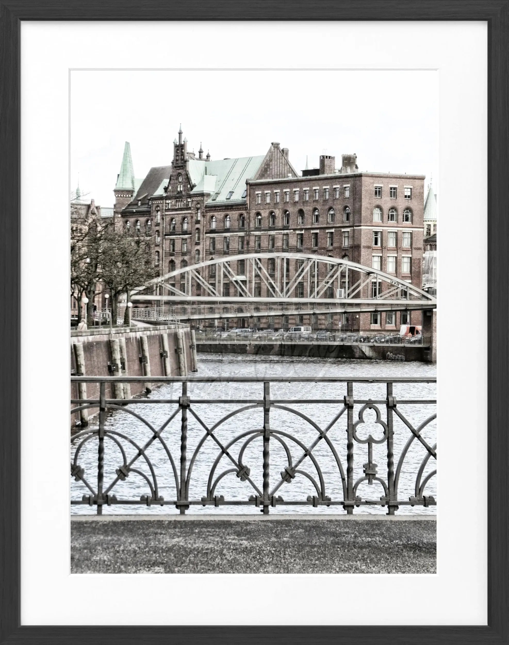 Schwarz-weiß Poster mit Rahmen von Cosman-Photocollection, Hamburg Speicherstadt, 25x31cm, Wanddekoration, Stadtansicht