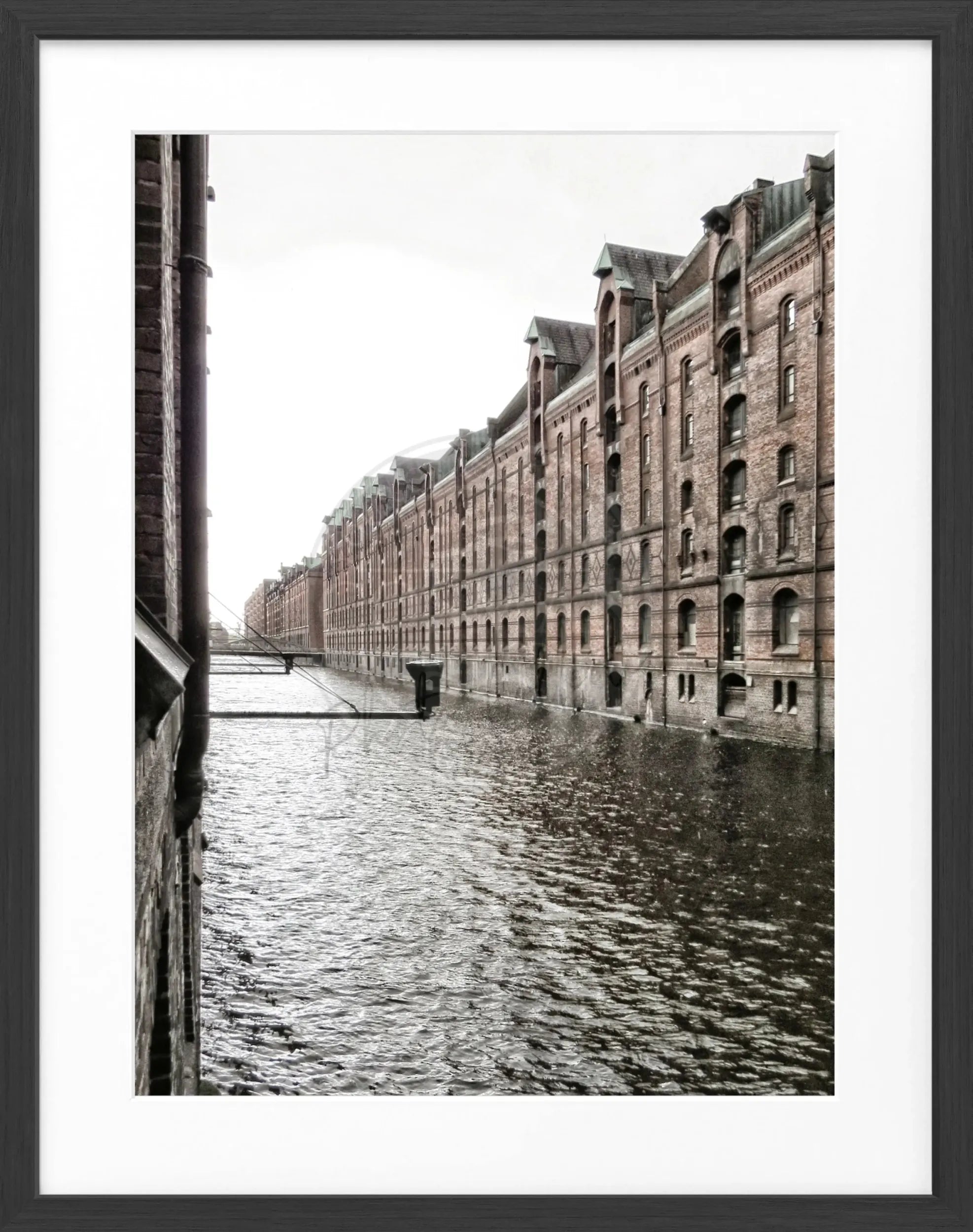 Schwarz-weiß Poster mit Rahmen, Hamburg Speicherstadt, von Cosman-Photocollection, 25x31cm, Wanddekoration im urbanen Stil