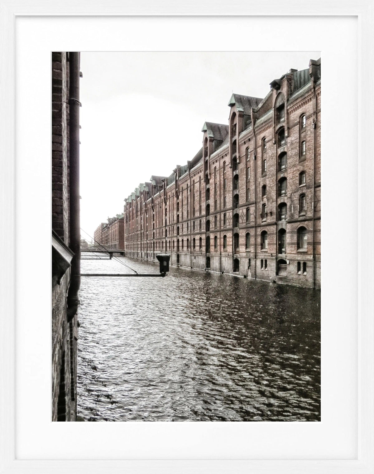 Schwarz-weiß Poster mit Rahmen, Hamburg Speicherstadt, von Cosman-Photocollection, 25x31cm, dekoratives Wandbild