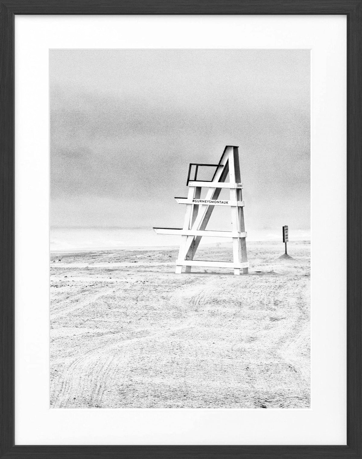 Schwarz-weiß Poster mit Rahmen, Hamptons Long Island Strandmotiv, von Cosman-Photocollection, 25x31 cm