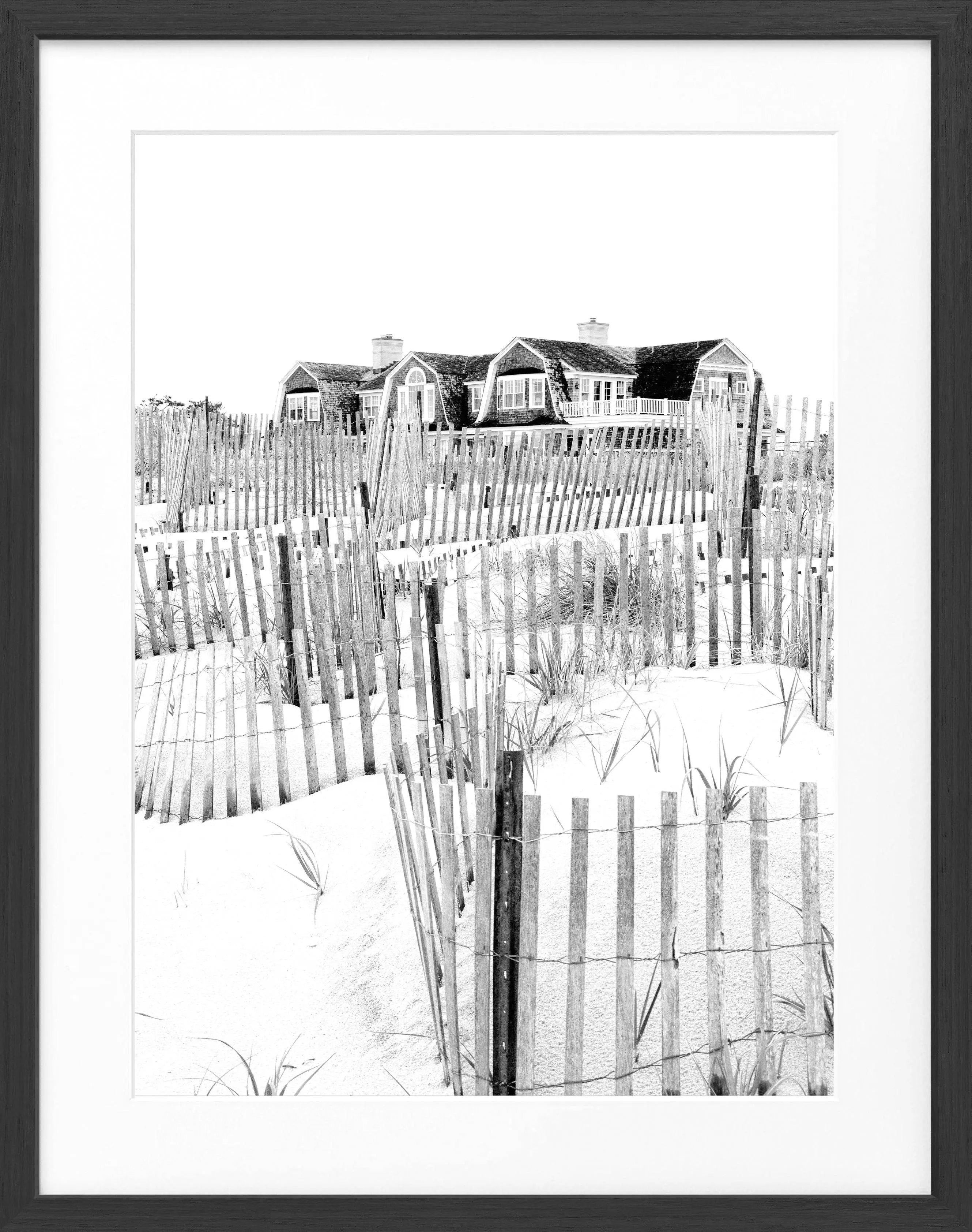 Schwarzer Rahmen-Poster Hamptons Long Island 'Beach House' von Cosman-Photocollection, Schwarz-Weiß, 25x31 cm