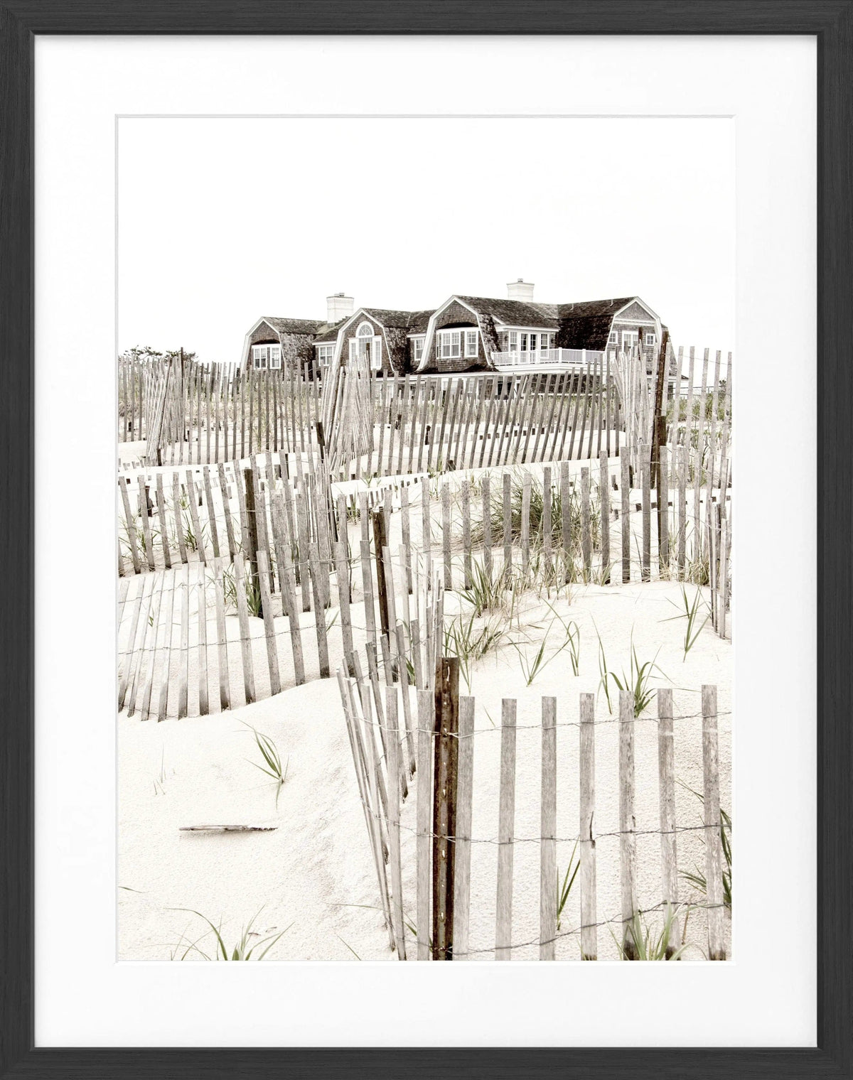 Schwarz-weiß Poster mit Rahmen, Hamptons Long Island „Beach House“, von Cosman-Photocollection, 25x31 cm, elegantes Wandbild