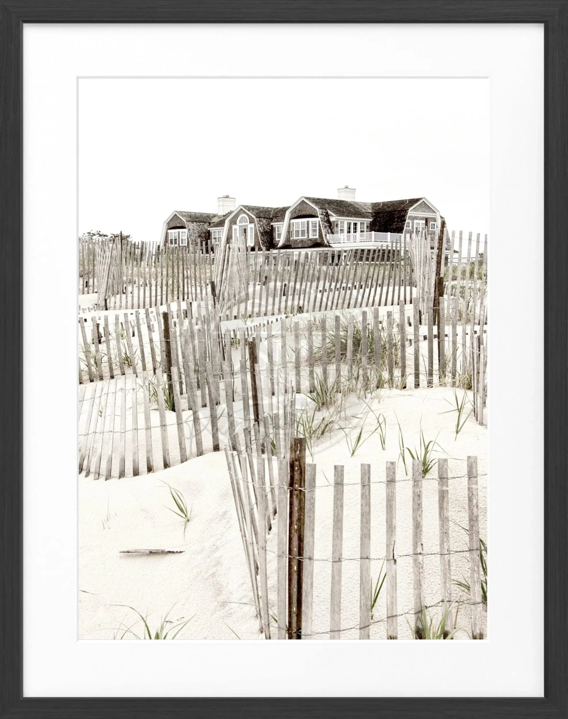 Schwarz-weiß Poster mit Rahmen, Hamptons Long Island „Beach House“, von Cosman-Photocollection, 25x31 cm, elegantes Wandbild