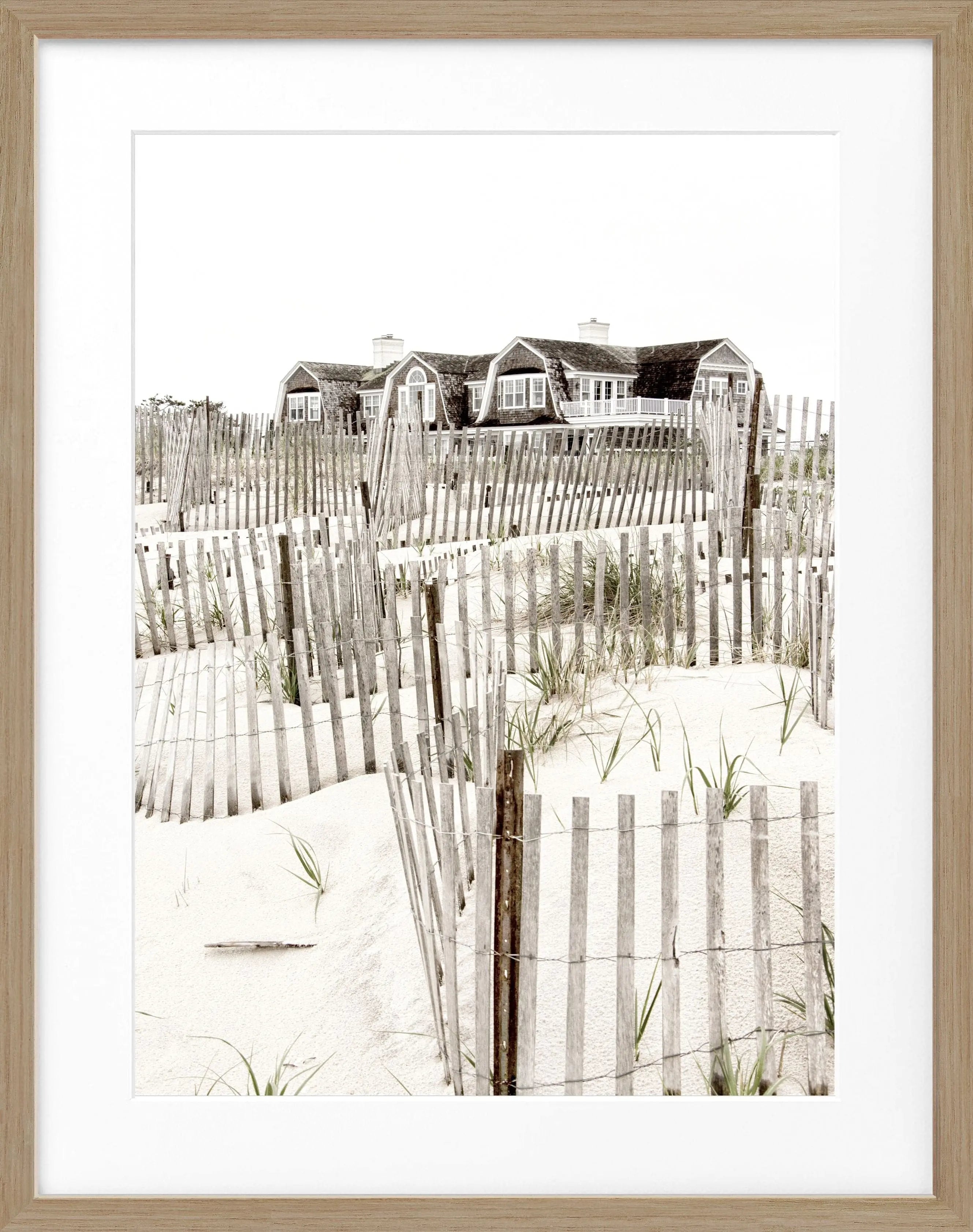 Schwarz-weiß Poster mit Rahmen von Cosman-Photocollection, Hamptons Long Island Beach House, 25x31 cm, Kunstfotografie.