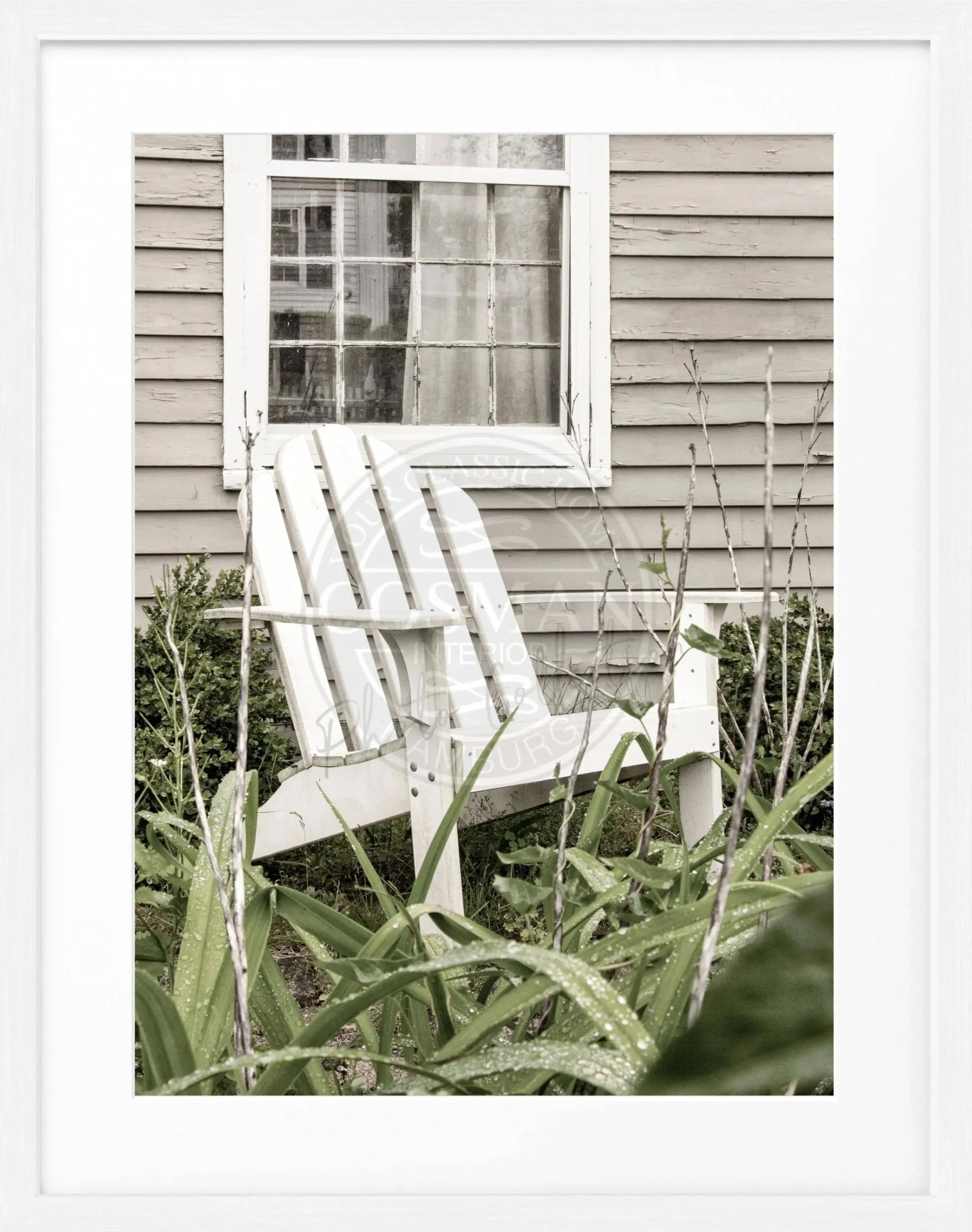 Schwarz-weiß Poster mit Rahmen, Hamptons Long Island Deckchair, von Cosman-Photocollection, 25x31 cm, stilvolle Wanddekoration