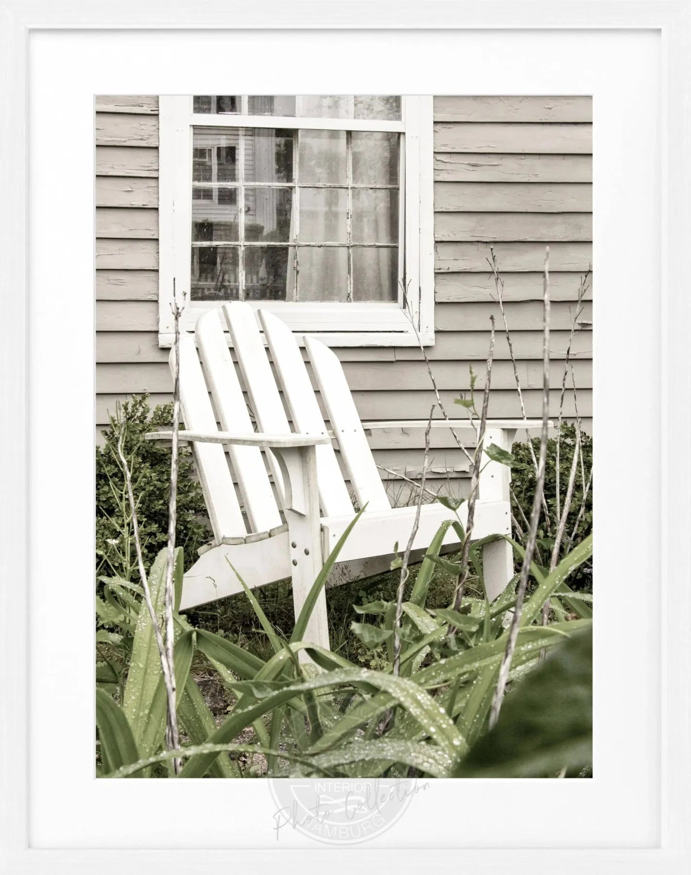 Schwarz-weiß Poster mit Rahmen, Hamptons Long Island Deckchair, von Cosman-Photocollection, 25x31 cm, stilvolle Wanddekoration