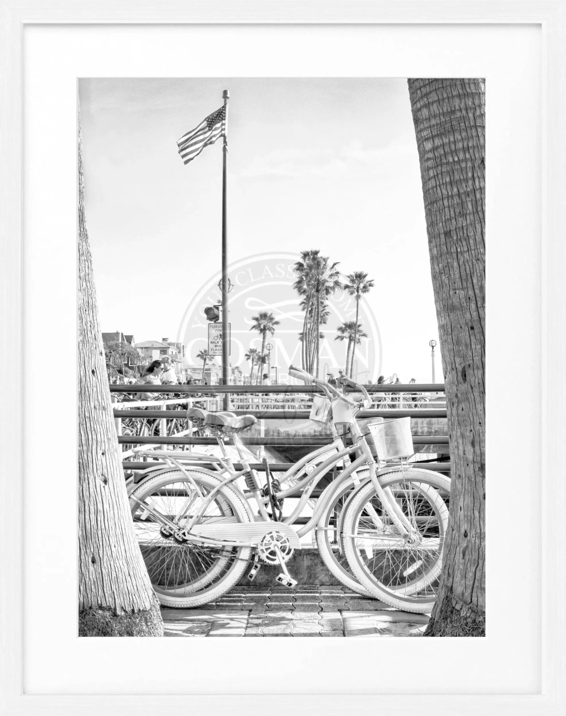 Schwarz-weiß Poster mit Rahmen, Kalifornien Beach Bike Motiv, Cosman-Photocollection, 25cm x 31cm, dekoratives Wandbild
