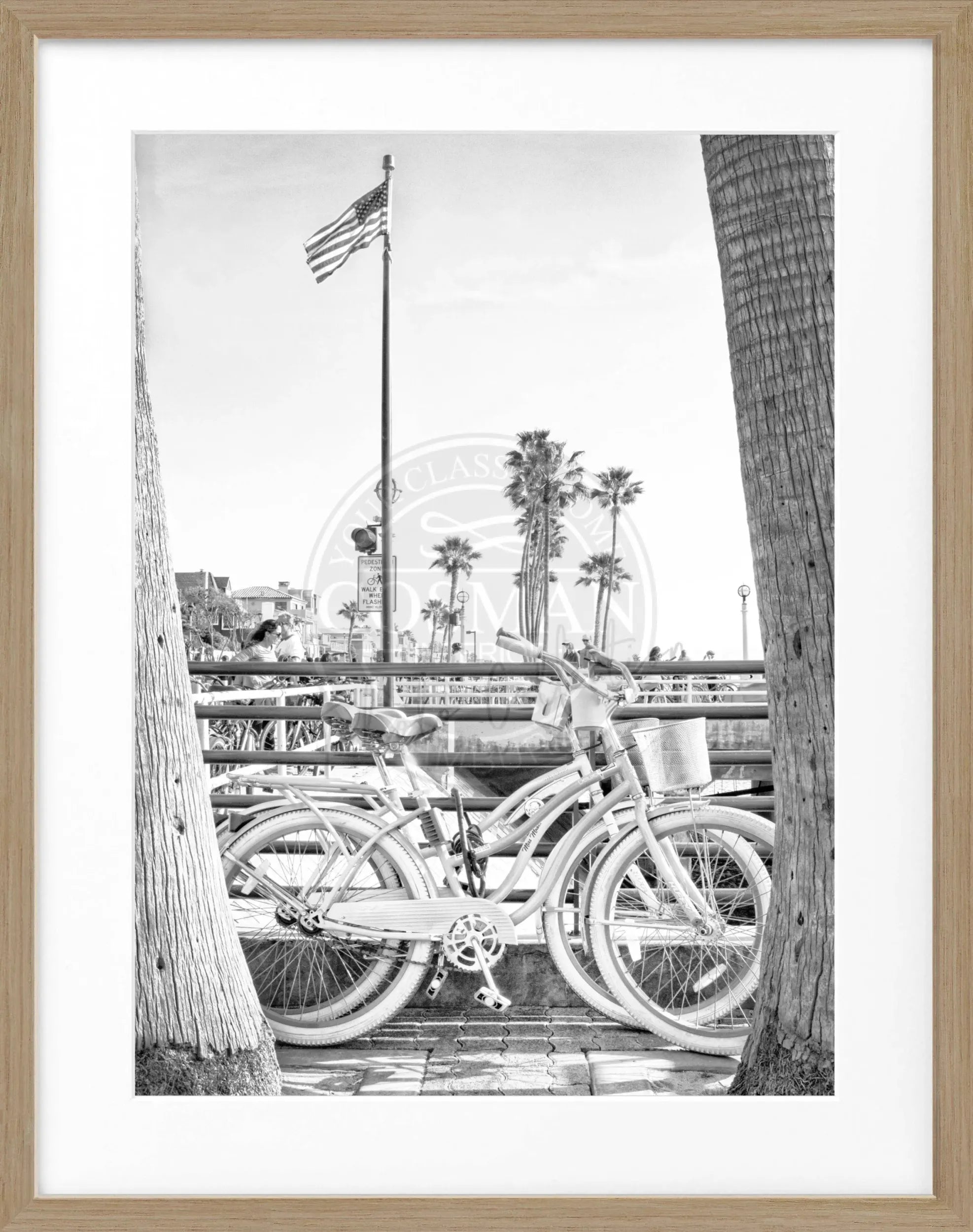 Schwarz-weiß Poster mit Rahmen, Kalifornien Beach Bike Motiv, 25cm x 31cm, von Cosman-Photocollection