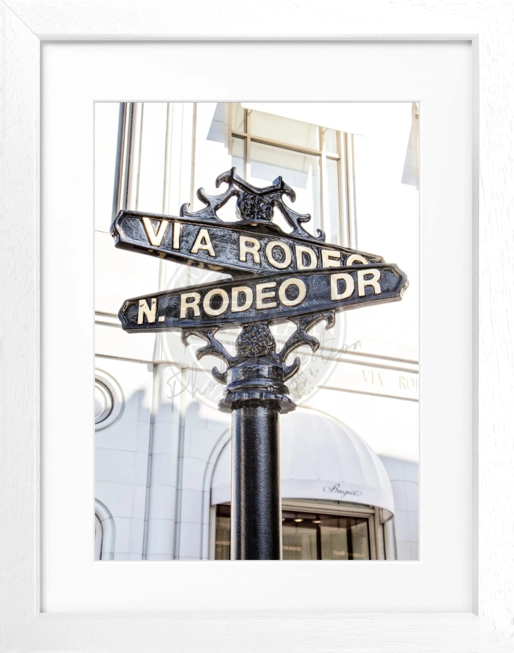 Schwarz-weiß Poster mit Rahmen von Beverly Hills Rodeo Drive, Kalifornien, 25x31 cm, von Cosman-Photocollection.