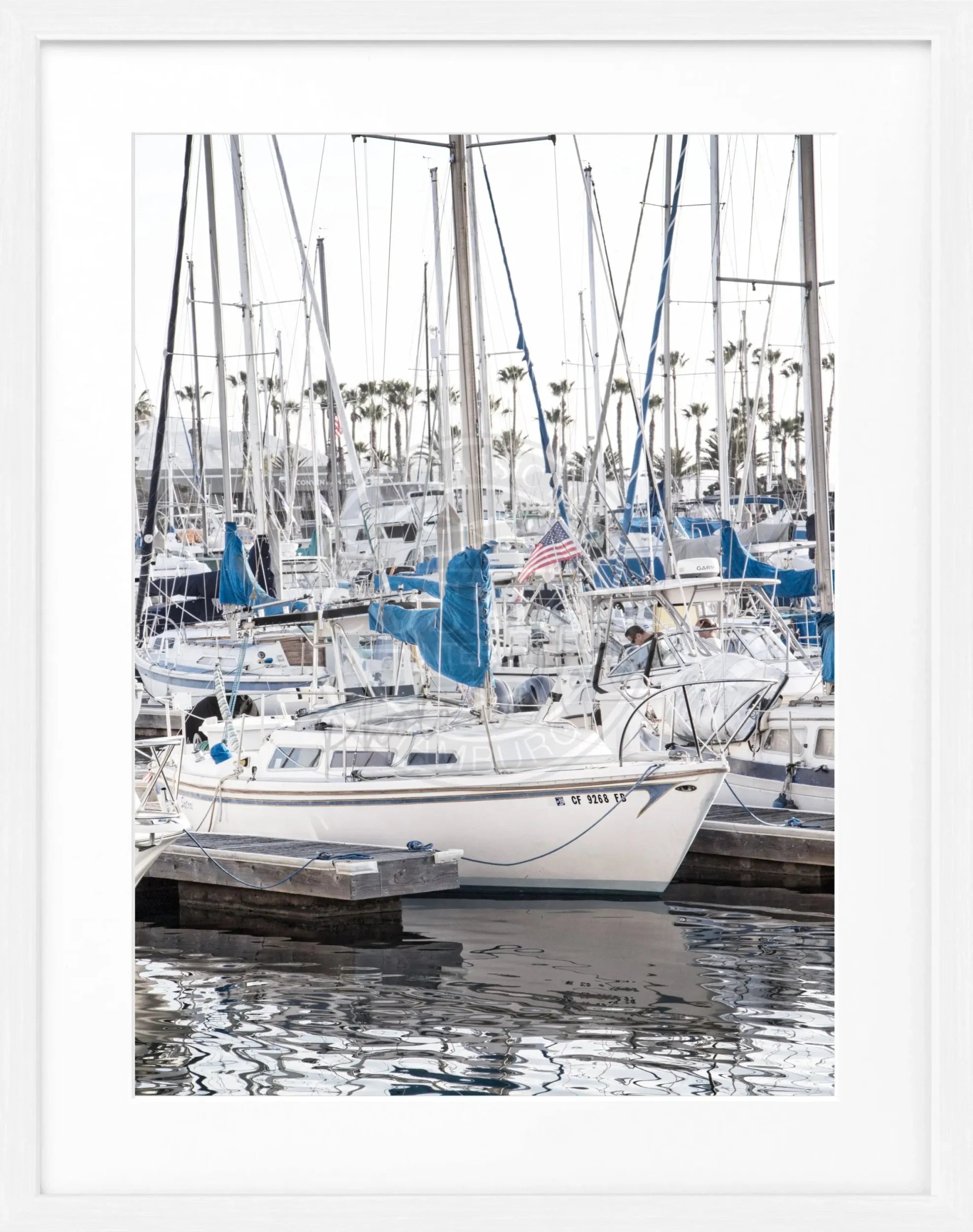 Schwarz-weiß Poster mit Rahmen von Cosman-Photocollection, Kalifornien Motiv mit Boot, 25x31 cm, Wanddekoration
