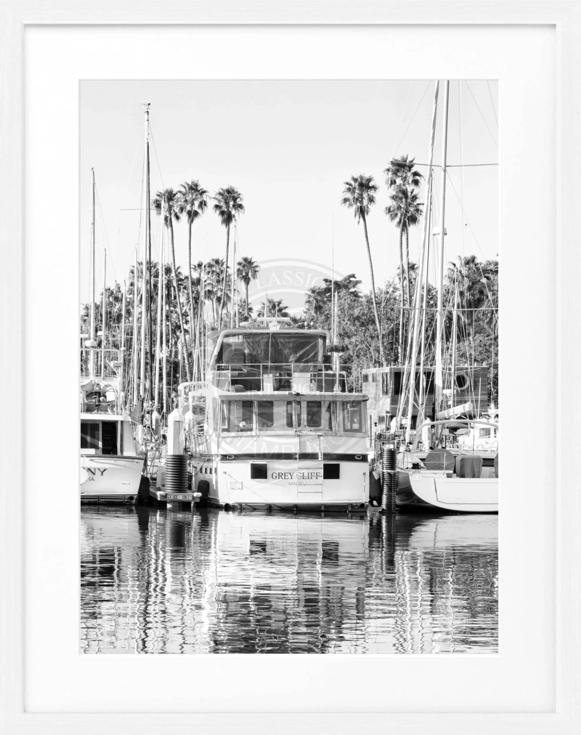 Schwarz-weiß Poster mit Rahmen von Cosman-Photocollection, Kalifornien 'Boat' Motiv, 25x31 cm, stilvolles Wandbild