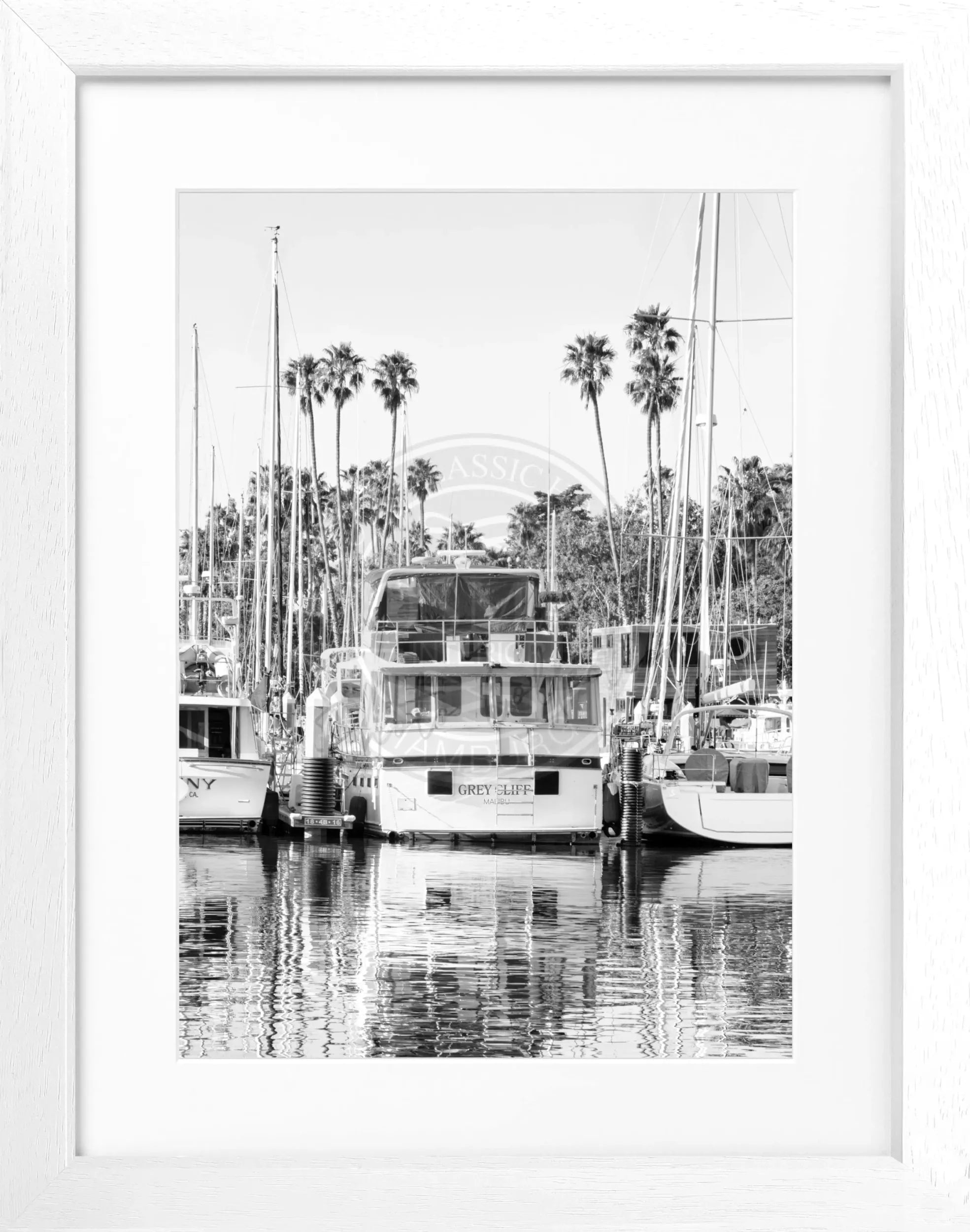 Schwarz-weiß Poster mit Rahmen Kalifornien ’Boat’ K33 von Cosman-Photocollection, 25x31cm, maritime Küstenlandschaft.