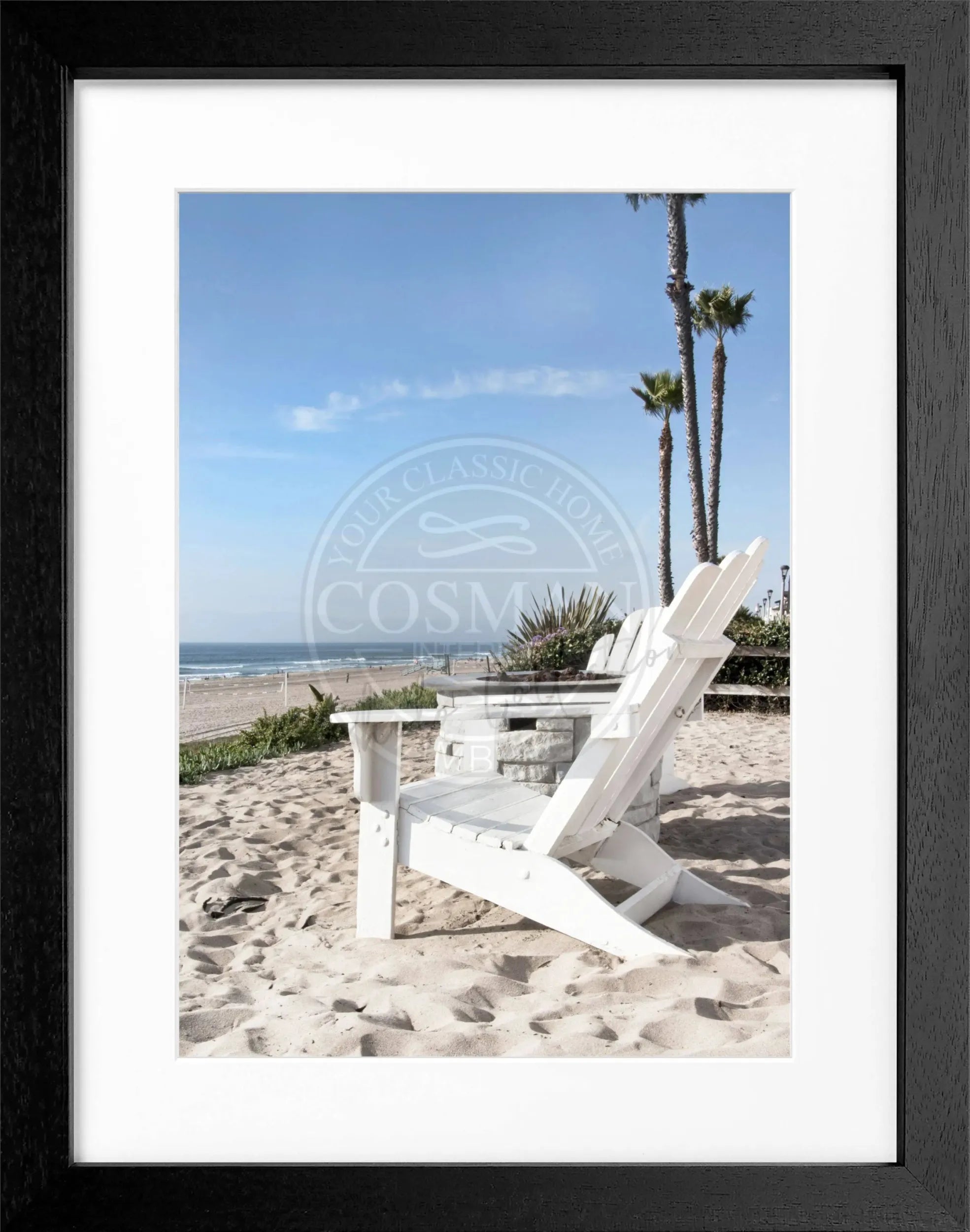 Schwarz-weißes Poster mit Rahmen von Kalifornien, zeigt einen Deckchair, von Cosman-Photocollection, 25x31cm.