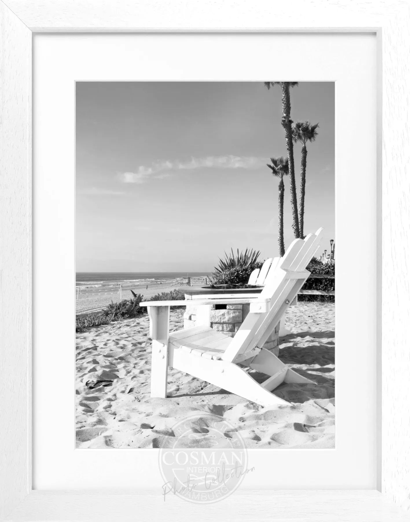 Schwarz-weiß Poster mit Rahmen, Kalifornien 'Deckchair' Motiv, 25x31cm, von Cosman-Photocollection.