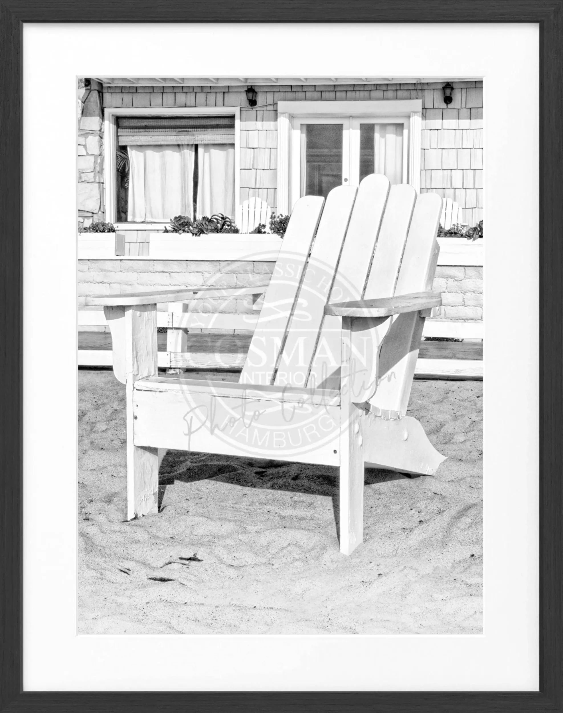 Schwarz-weiß Poster von Kalifornien mit Deckchair-Motiv, eingerahmt, von Cosman-Photocollection, Maße 25x31 cm.