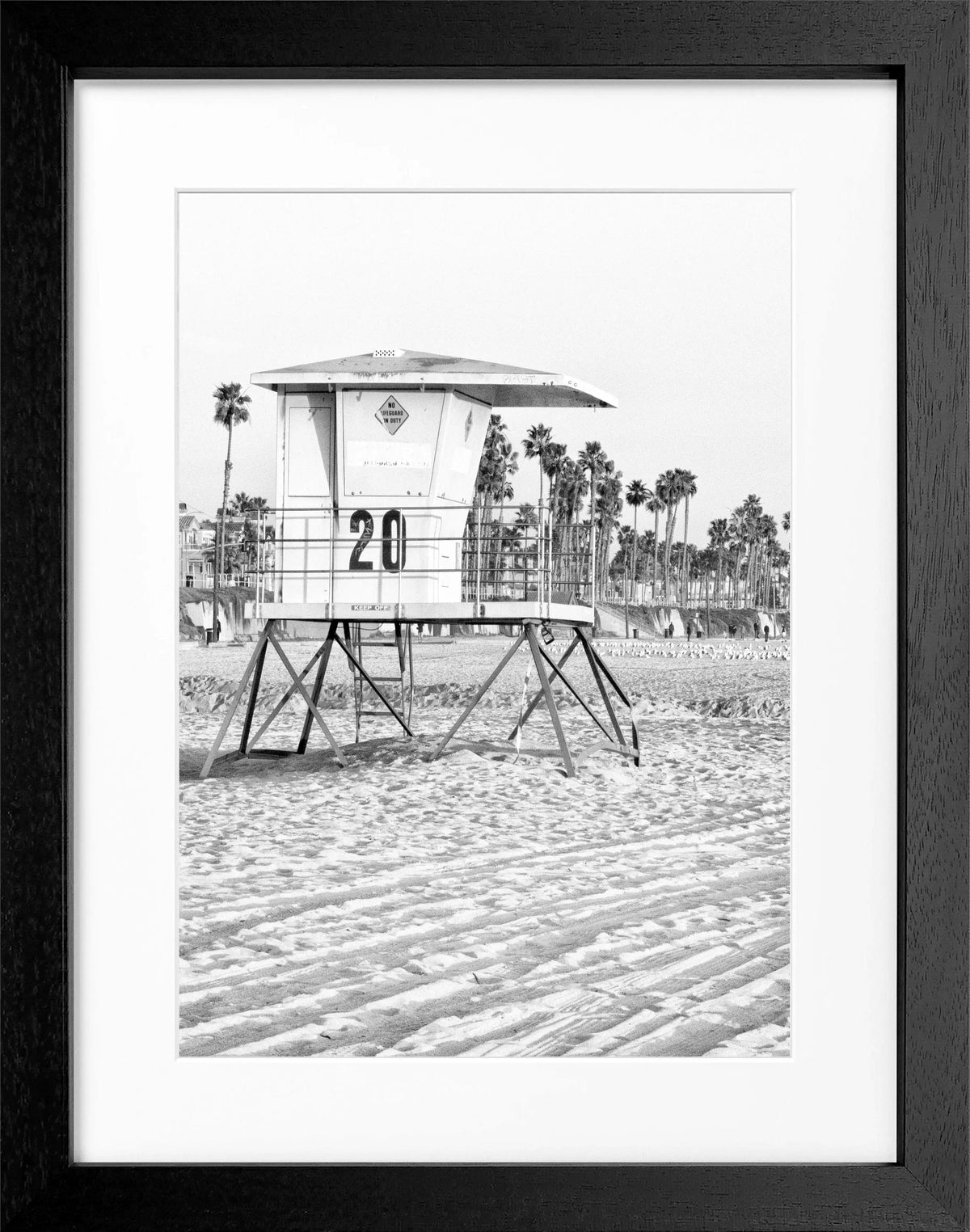 Schwarz-weiß Poster mit Rahmen, Kalifornien Huntington Beach Lifeguard, von Cosman-Photocollection, 25x31cm, Wanddekoration