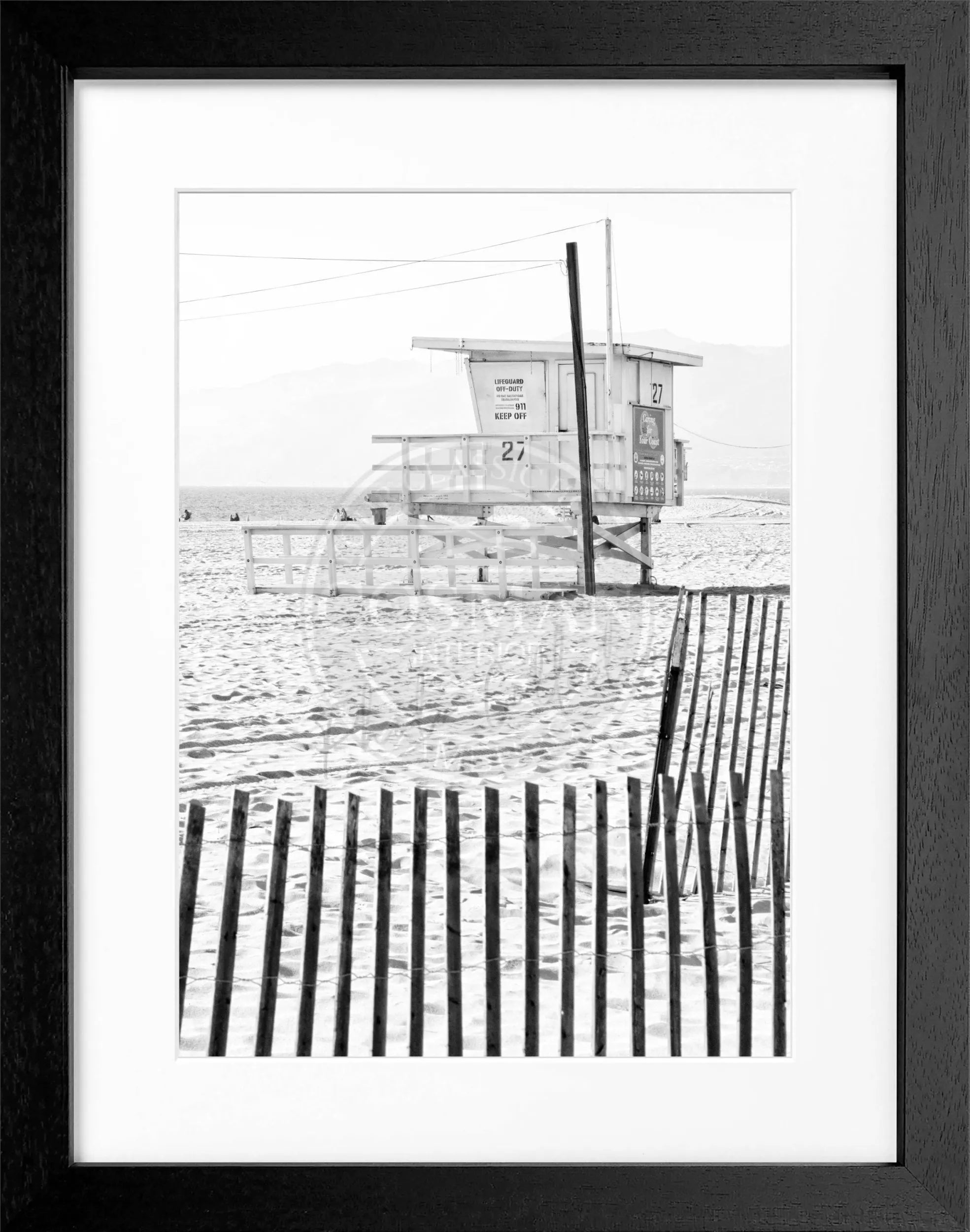 Schwarz-weiß Poster mit Rahmen, Kalifornien Lifeguard Motiv, 25x31 cm, von Cosman-Photocollection