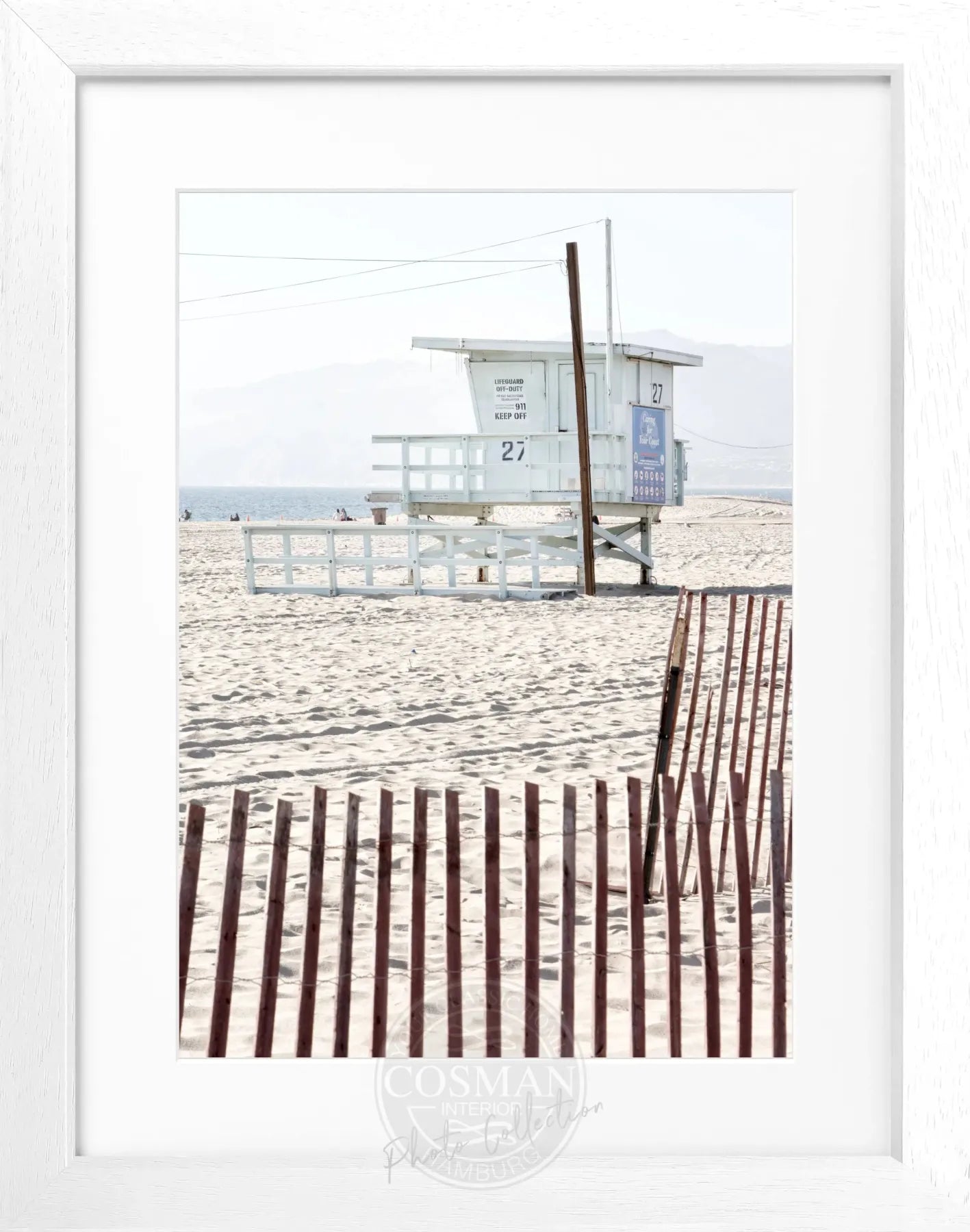 Schwarz-weiß Poster mit Rahmen, Kalifornien Lifeguard Motiv, von Cosman-Photocollection, 25x31 cm, Wanddekoration