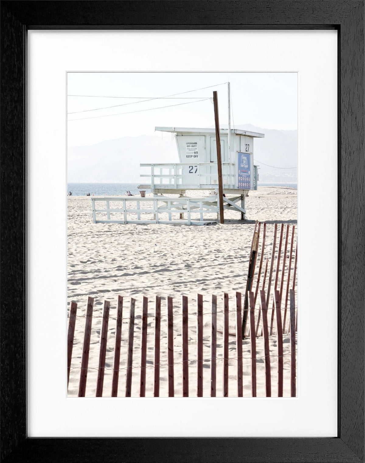 Schwarz-weiß Poster mit Rahmen von Cosman-Photocollection, Kalifornien Lifeguard Motiv, 25x31cm, Wanddekoration