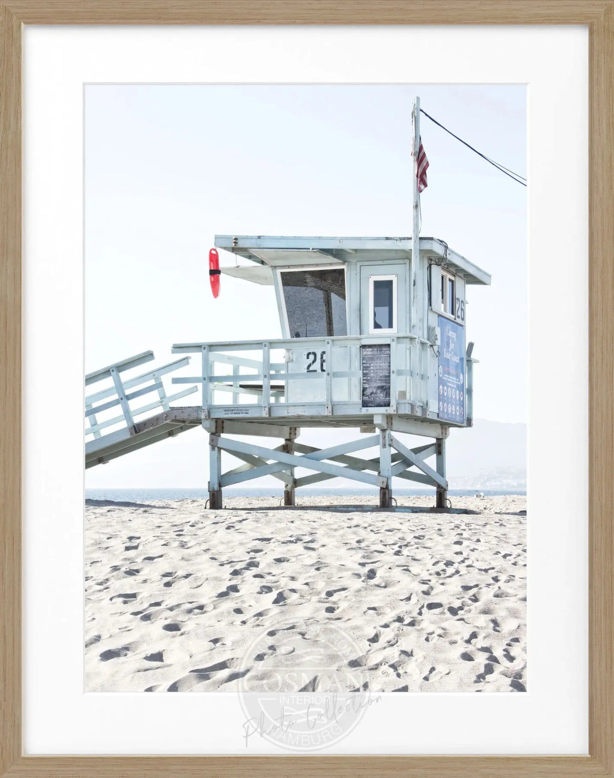 Schwarz-weiß Poster mit Rahmen, Kalifornien Lifeguard Motiv, von Cosman-Photocollection, 25x31 cm, Wanddekoration