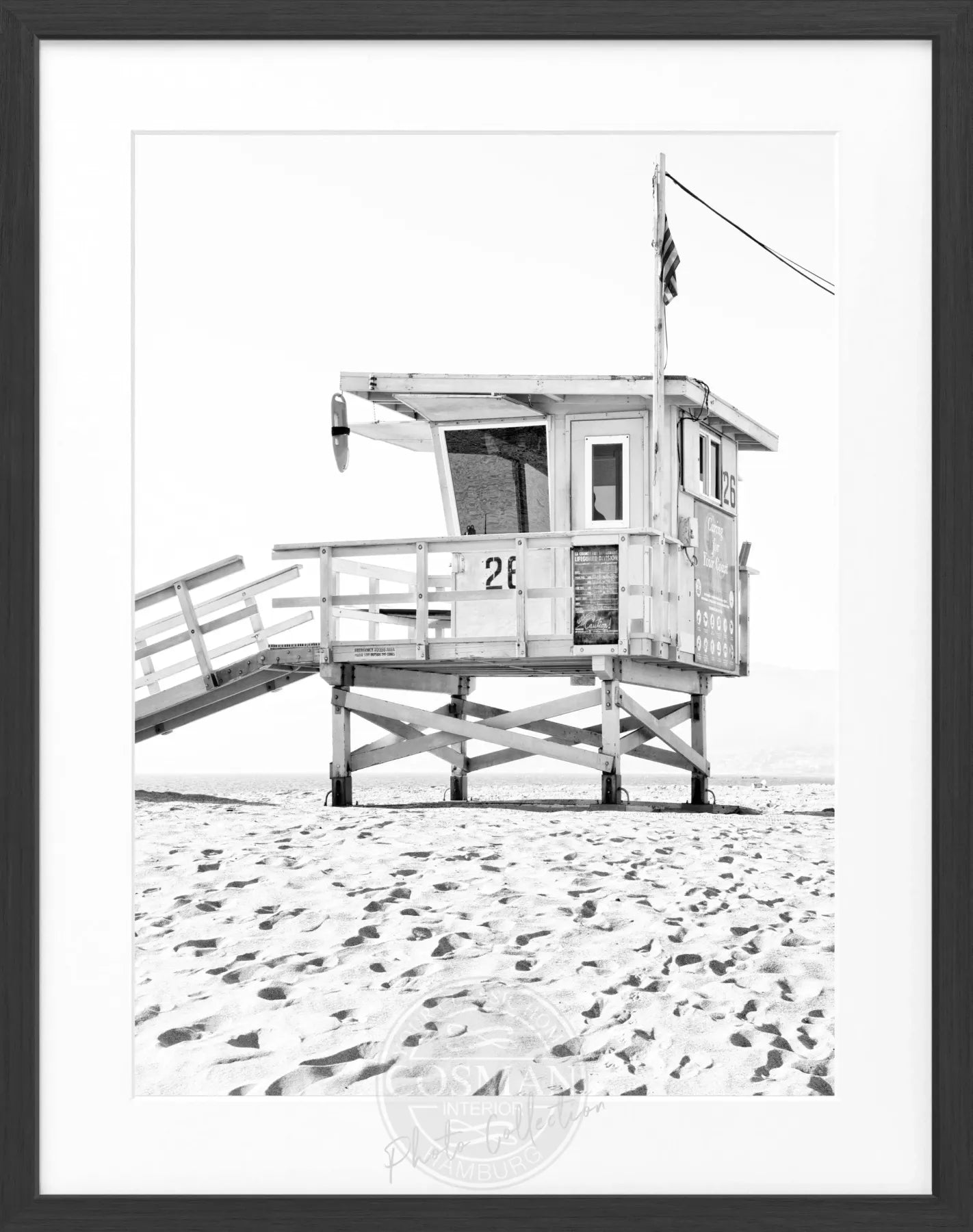 Schwarz-weiß Poster mit Rahmen, Kalifornien Lifeguard Motiv, von Cosman-Photocollection, 25x31cm, Wanddekoration