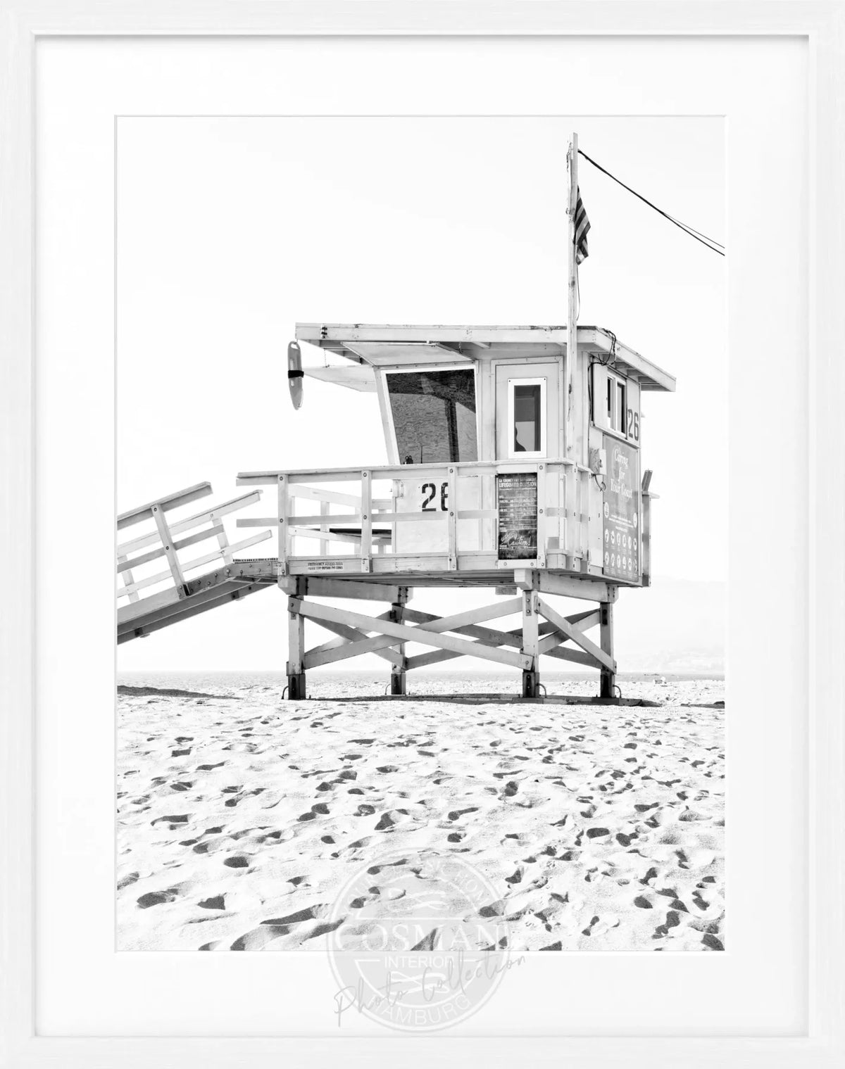 Schwarz-weiß Poster mit Rahmen, Kalifornien Lifeguard Motiv, von Cosman-Photocollection, 25x31cm, Wanddekoration