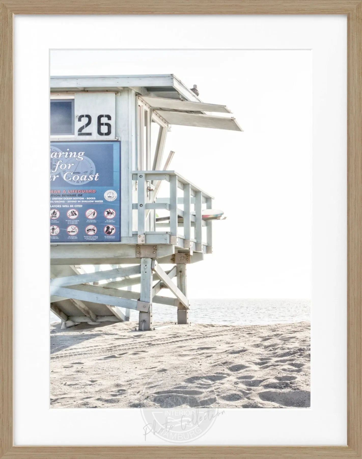 Schwarz-weiß Poster mit Rahmen, Kalifornien 'Lifeguard' Motiv, von Cosman-Photocollection, 25x31 cm, Dekor für Strand- oder Wellenliebhaber
