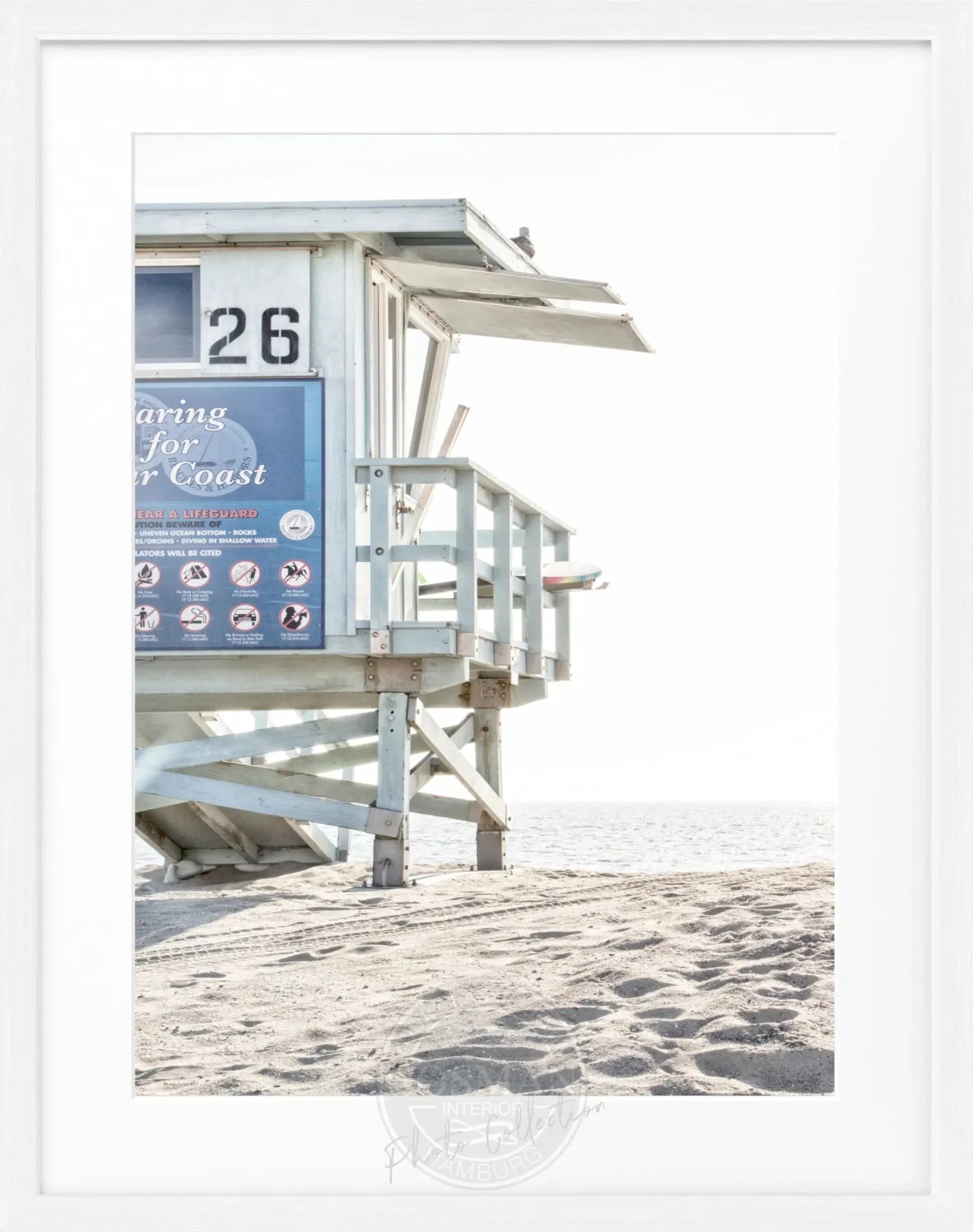 Schwarz-weiß Poster mit Rahmen, Kalifornien Lifeguard Motiv, von Cosman-Photocollection, Maße 25x31cm.
